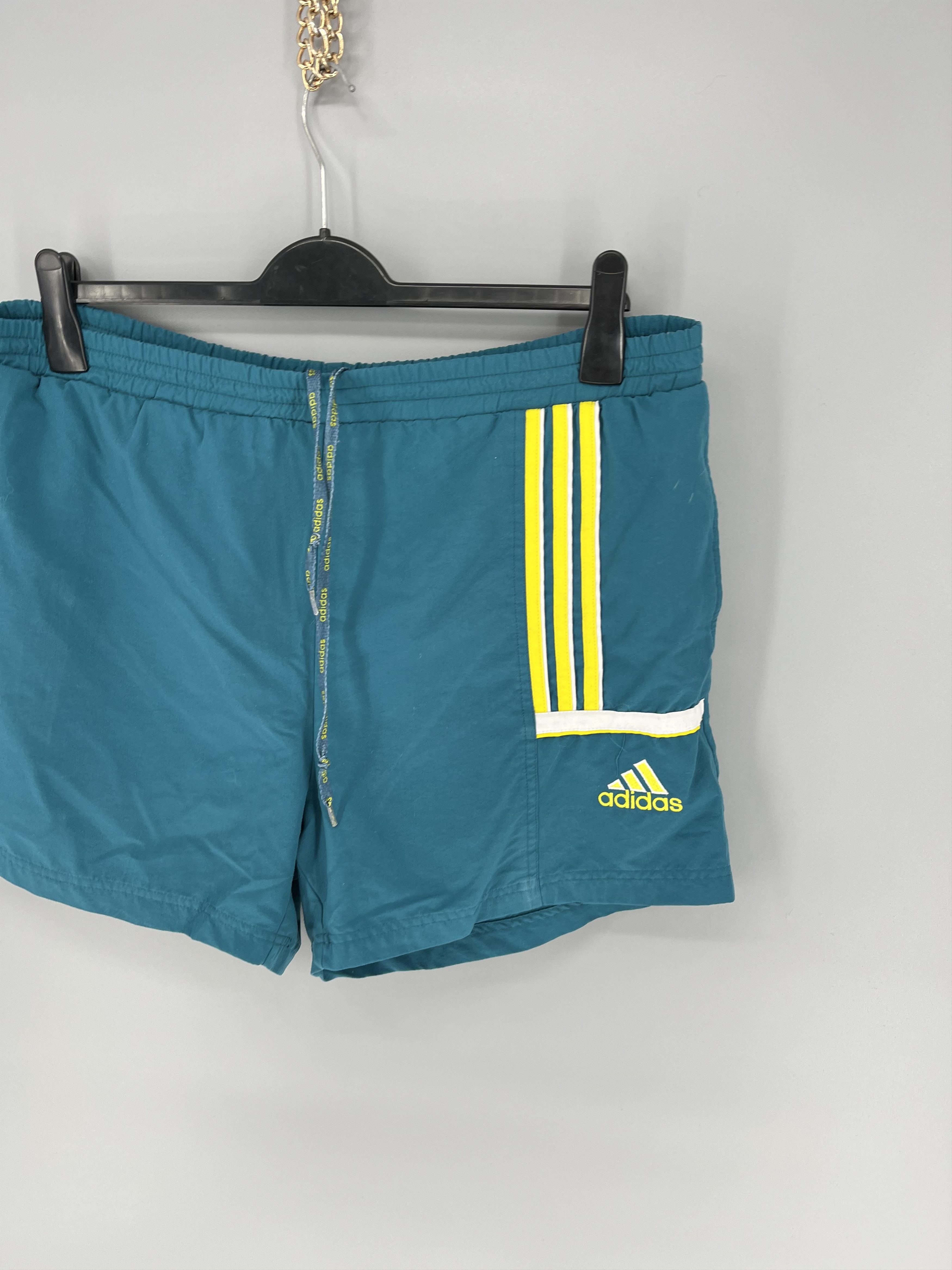 Adidas × Vintage Vintage 90s Adidas Stripes Shorts Streetwear Fashion Size US 36 / EU 52 - 4 Thumbnail