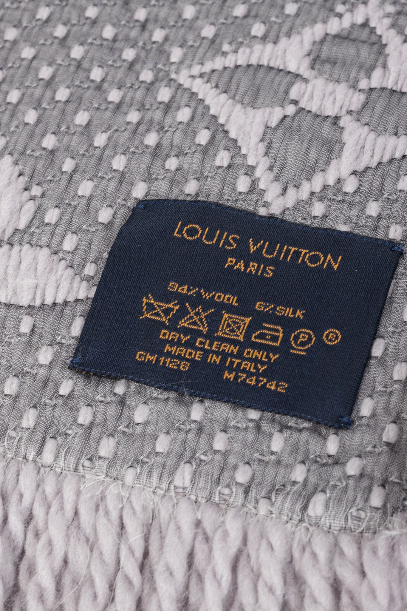 Louis Vuitton Louis Vuitton Logomania Wool Monogram Fringe Scarf Size ONE SIZE - 4 Thumbnail
