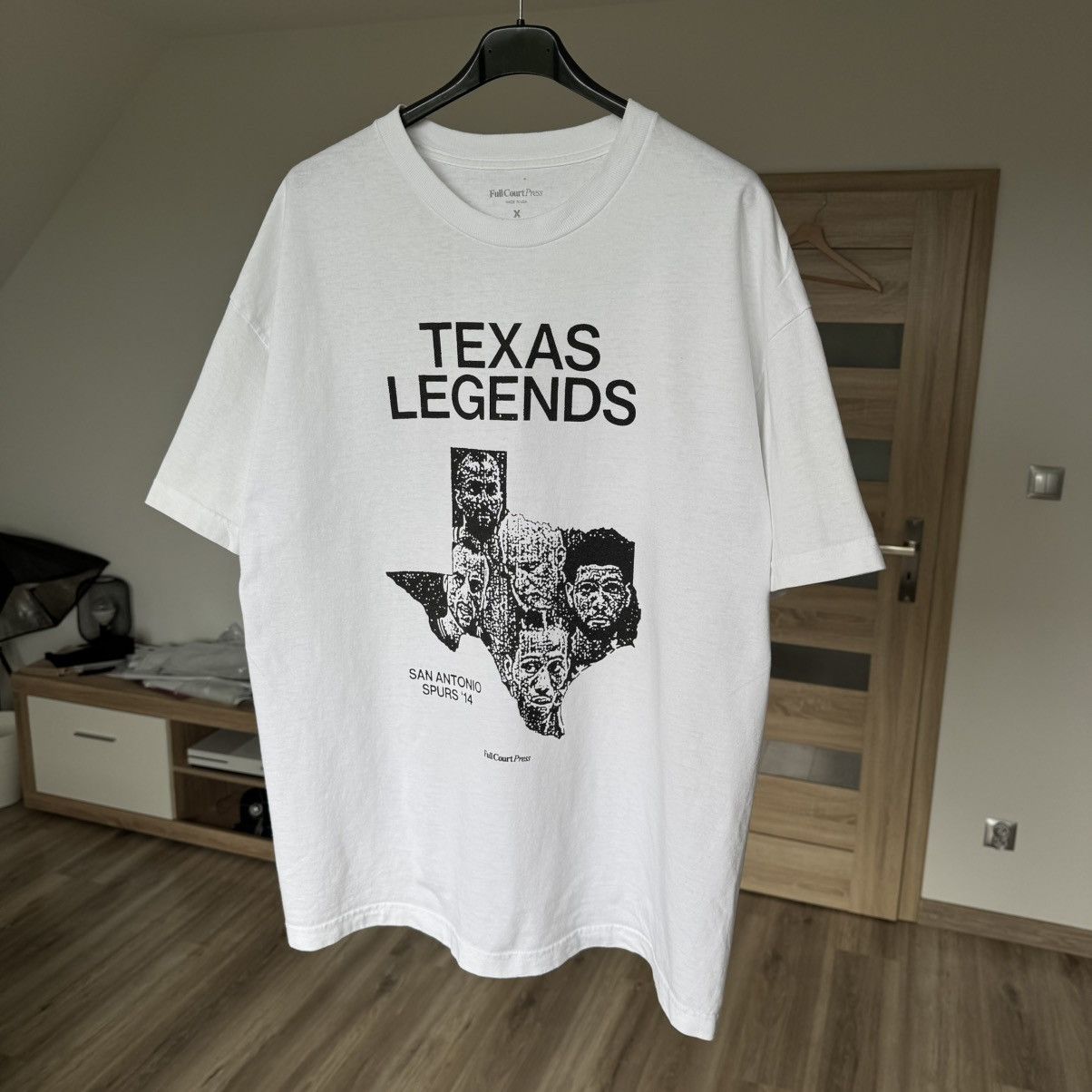 NBA × Vintage FULL COURT PRESS TEXAS LEGENDS SAN ANTONIO SPURS GRAPHIC TEE Size US XL / EU 56 / 4 - 16 Thumbnail