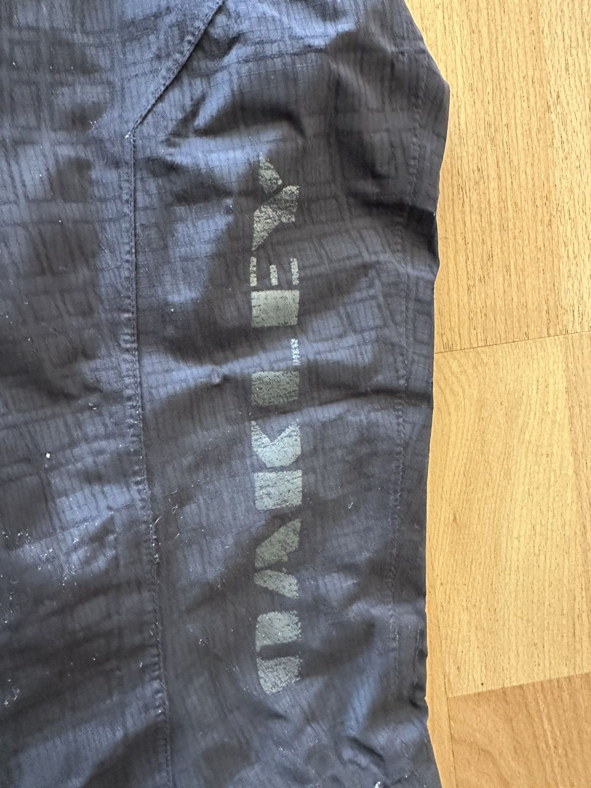 Oakley × Vintage Vintage 90s Oakley Ski Snowboard Jacket Coat Parka Black L Size US L / EU 52-54 / 3 - 7 Thumbnail