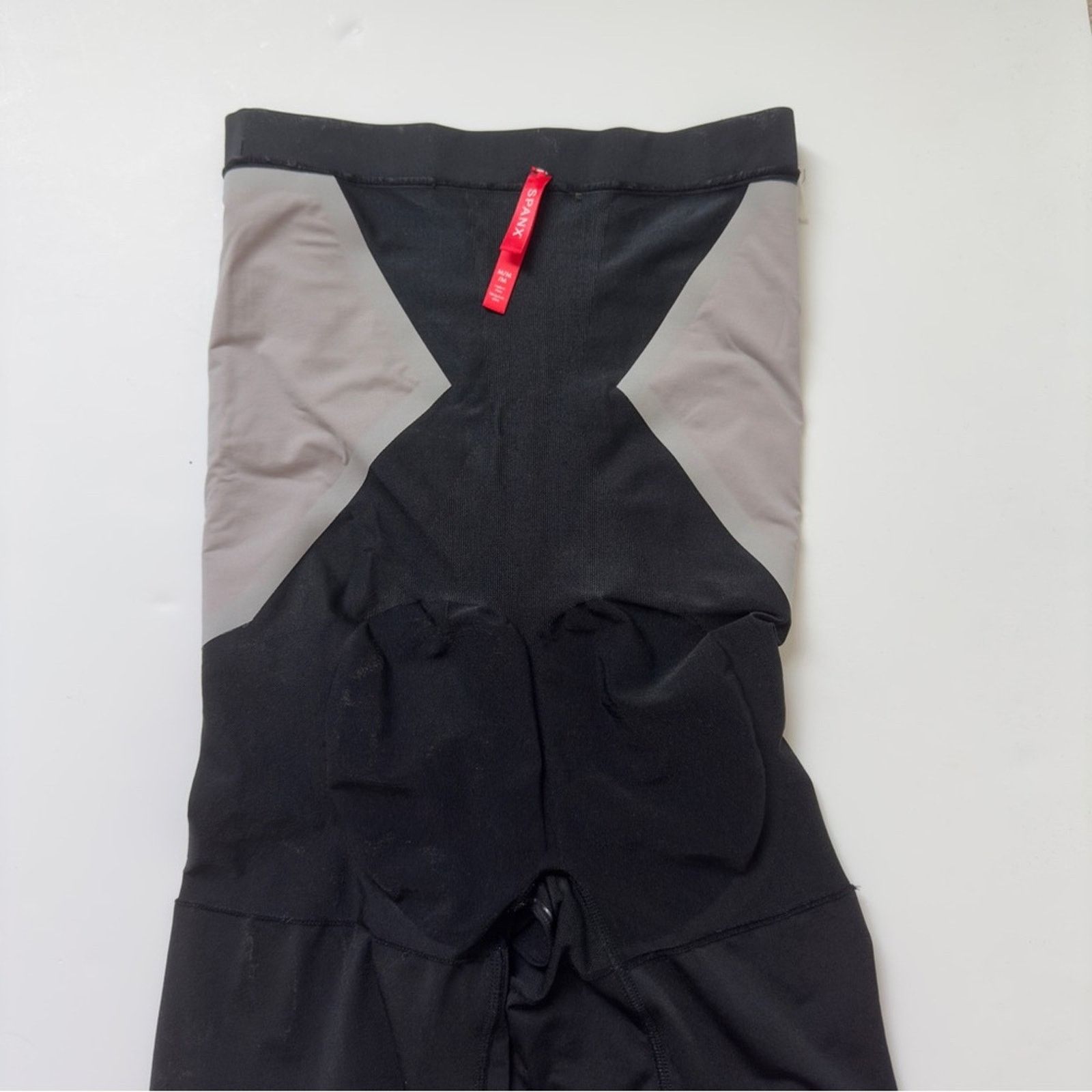Spanx SPANX OnCore High-Waisted Mid-Thigh Short in very black EUC Size 29" - 14 Thumbnail