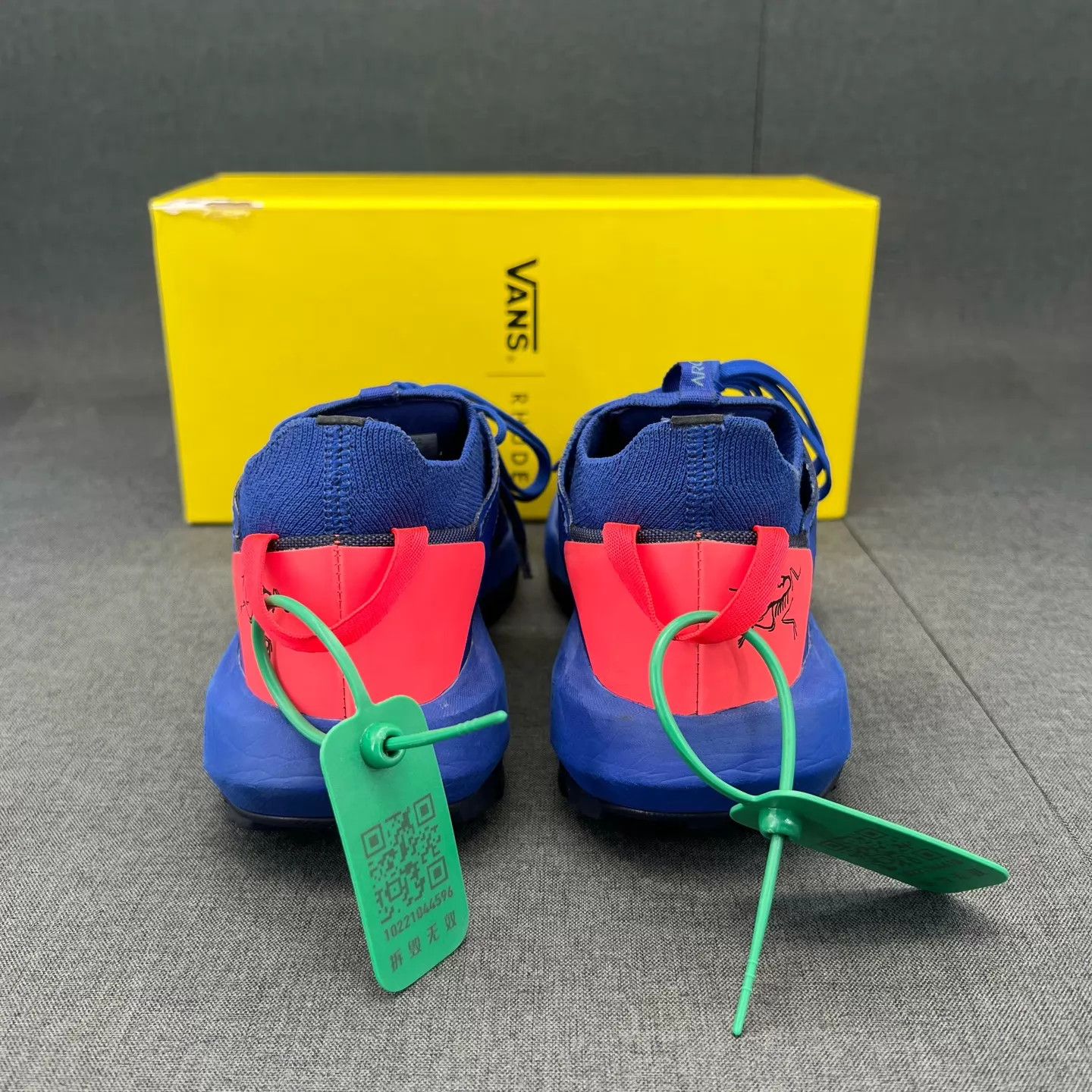Arc'teryx Arc'teryx Vertex Alpine Blue 40 Worn a few w/ Box Size US 7 / EU 40 - 5 Thumbnail
