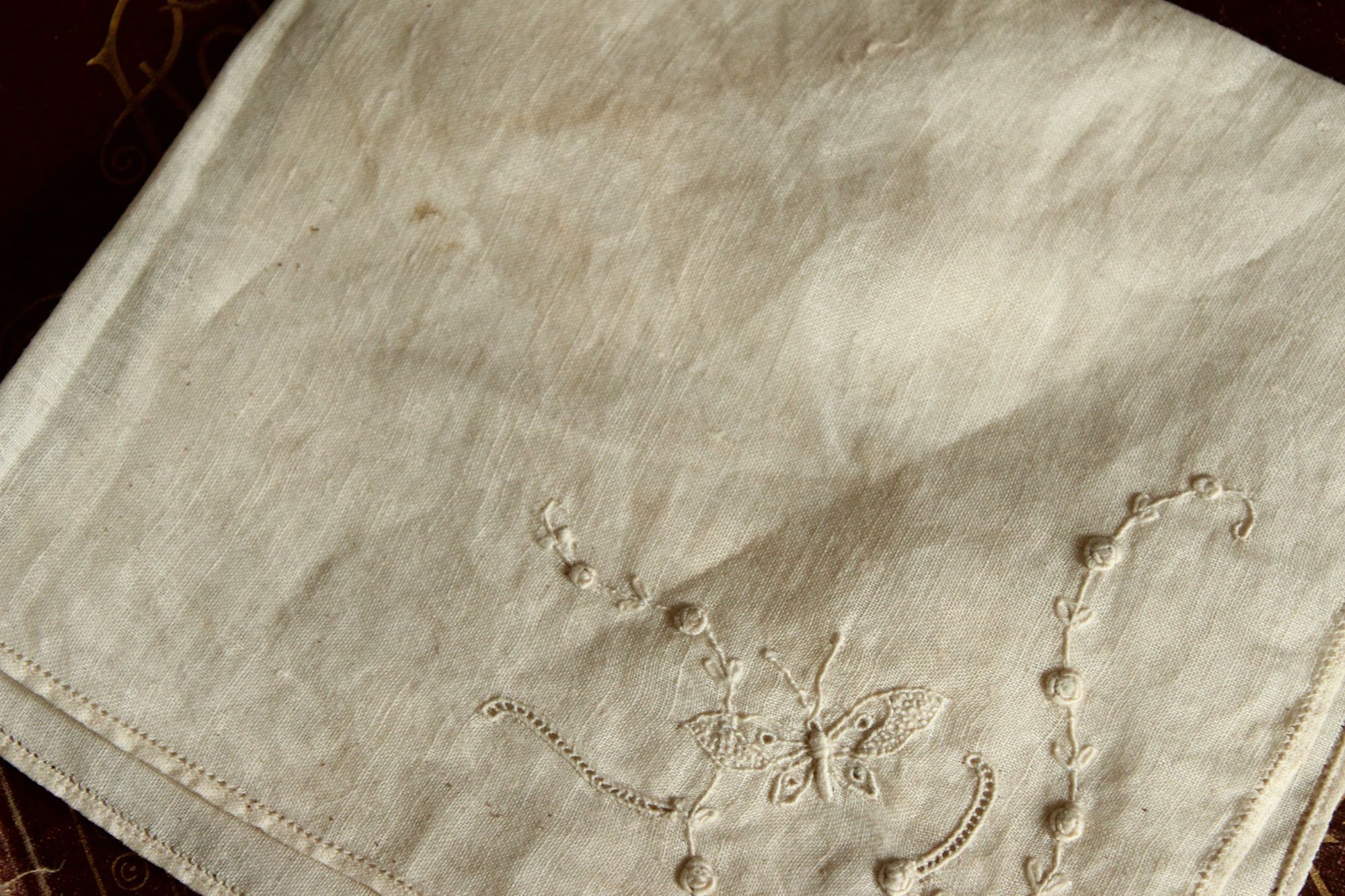 Vintage Vintage 1930s Handkerchief, Hand Plant Dyed Vintage Hankie Size ONE SIZE - 8 Thumbnail