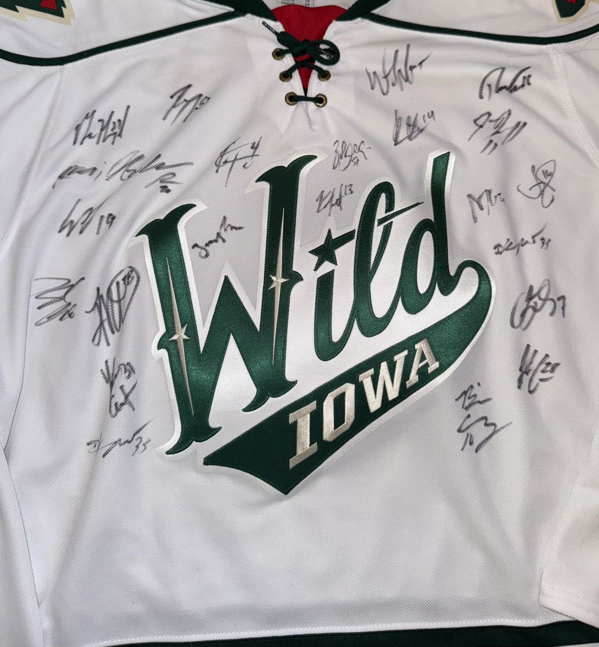Reebok IOWA WILD SIGNED REEBOK Jersey Shirt size XL Size US XL / EU 56 / 4 - 11 Thumbnail