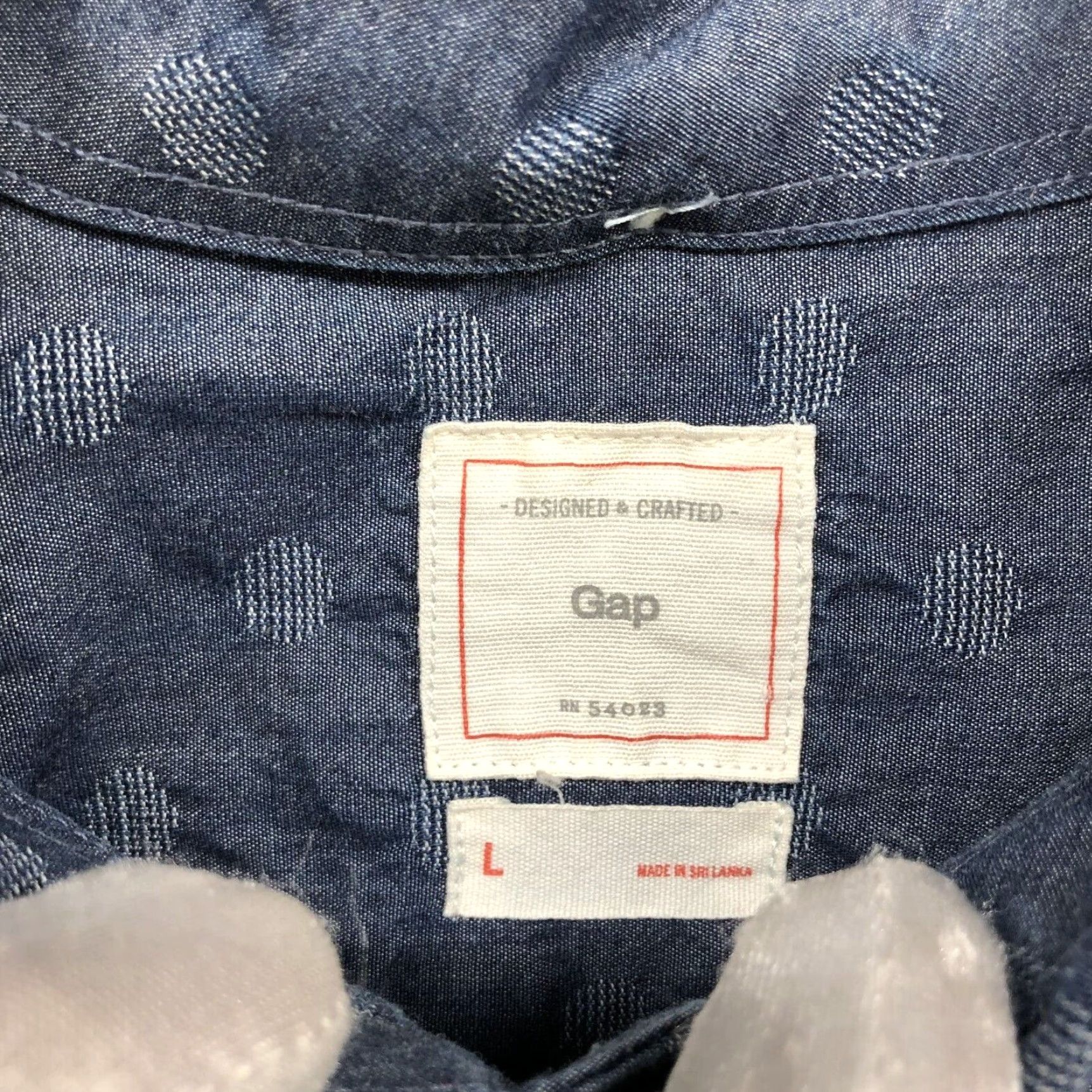 Gap Gap Mens Shirt L Button-Down Jacquard Dot Cotton Blue Long Sleeve Vintage-Inspired? (But we must output only title, no extra text) Size US L / EU 52-54 / 3 - 5 Thumbnail