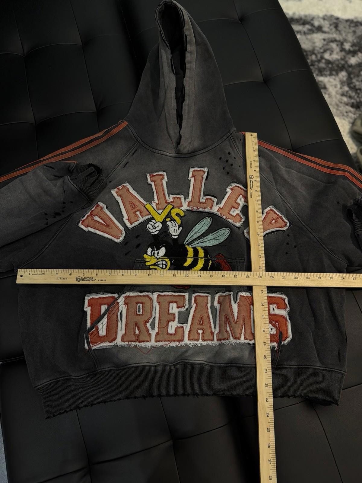 Vale Size XL Vale Pullover Hoodie Valley Black Red Bumble Bee Size US XL / EU 56 / 4 - 8 Thumbnail