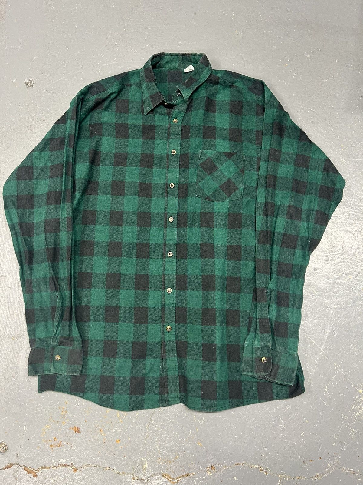 Flannel × Vintage Vintage Essential 90s Green & Black Button Up Flannel Shirt Size US XL / EU 56 / 4 - 1 Thumbnail