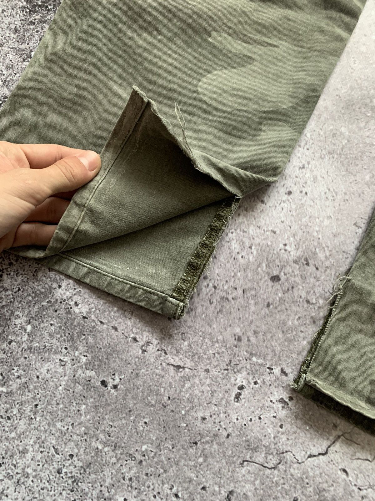 True Religion 🔥CRAZY TRUE RELIGION DISTRESSED CAMO PANTS Y2K Size US 36 / EU 52 - 18 Thumbnail
