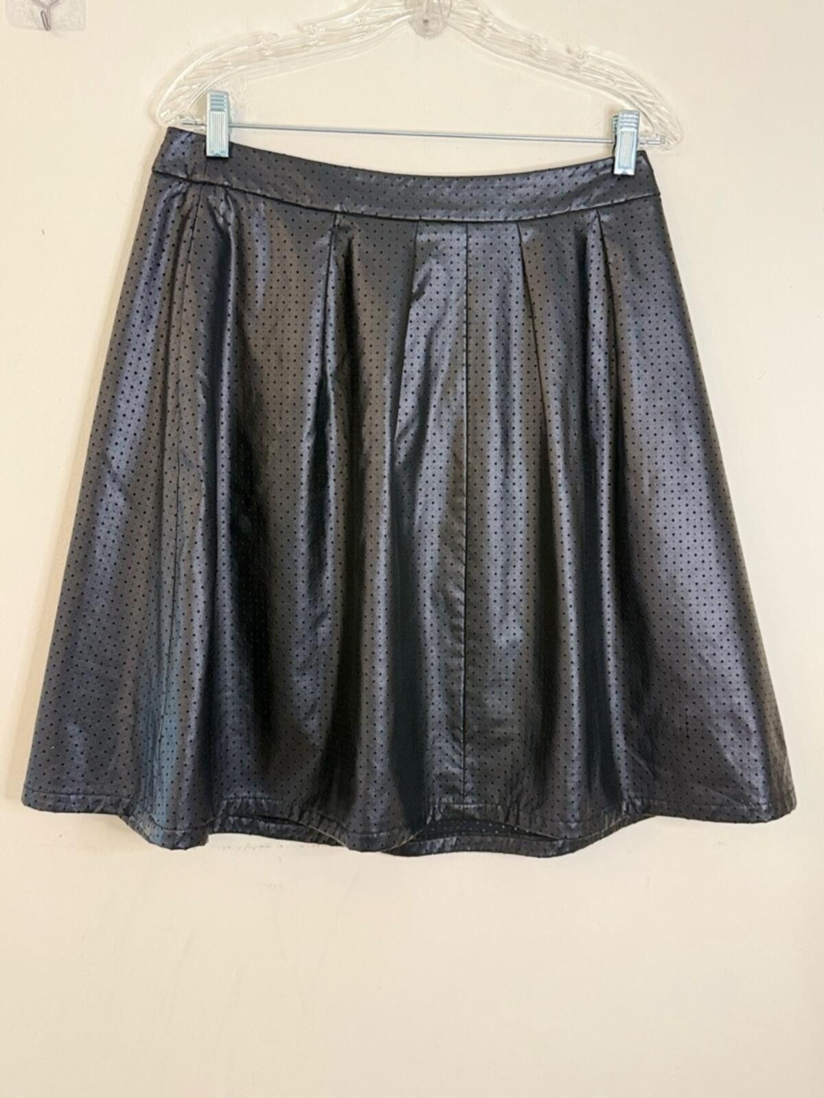 Worthington Worthington black faux leather mesh mini skirt pockets SZ 8 Size 30" / US 8 / IT 44 - 1 Thumbnail