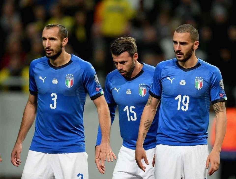Puma ITALY 2018 2019 HOME FOOTBALL SHIRT ITALIA SOCCER JERSEY Size US M / EU 48-50 / 2 - 10 Thumbnail