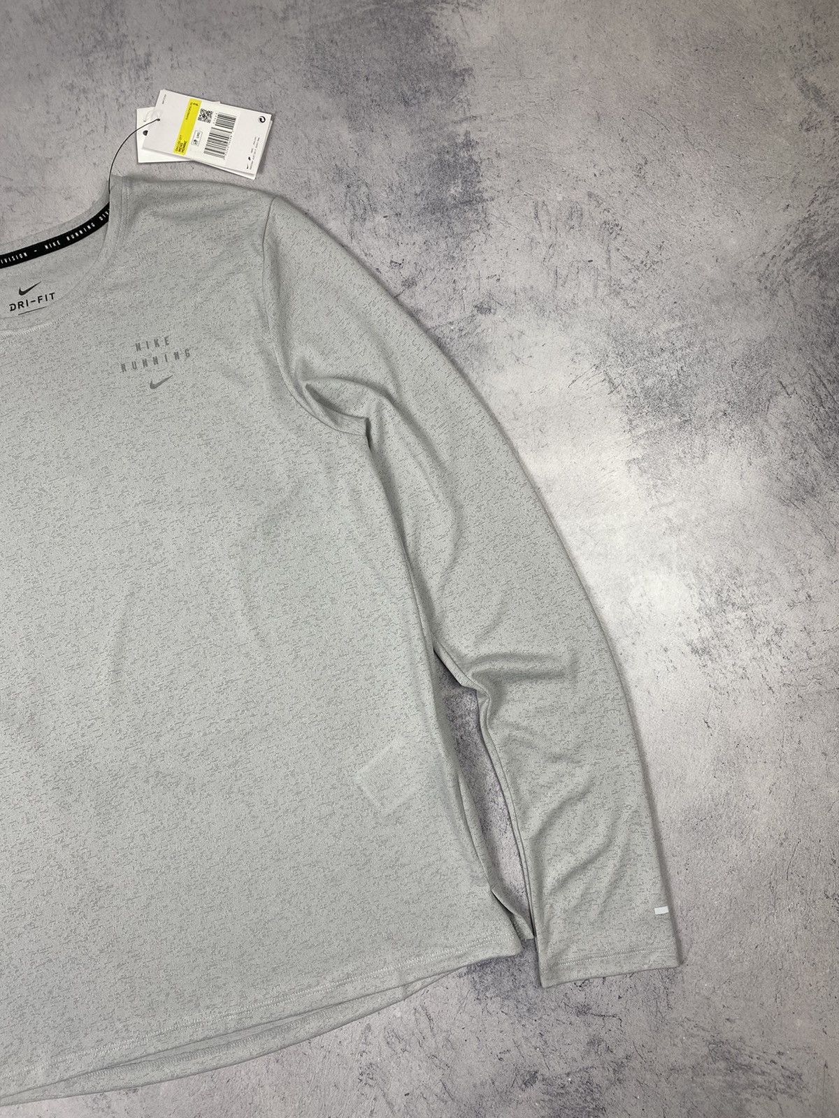 Nike Nike Run Division Running Dri Fit Long Sleeve Top Light Tee Size US S / EU 44-46 / 1 - 5 Thumbnail