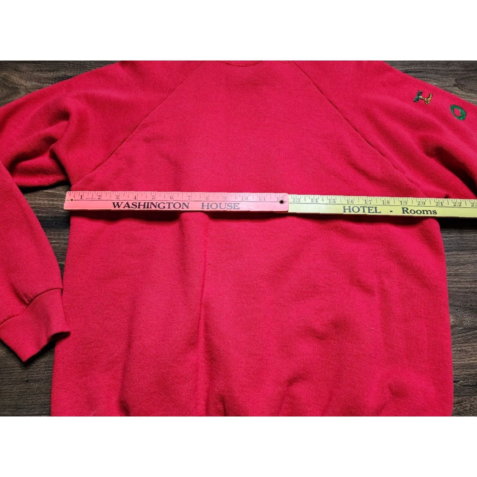 Fruit Of The Loom VINTAGE Fruit of the Loom Santa Christmas Sweatshirt Long Sleeve Crew Neck Red L Pullover Unisex Adults Christmas 80s 90s Retro Fun Novelty Sweatshirt Size US L / EU 52-54 / 3 - 4 Thumbnail
