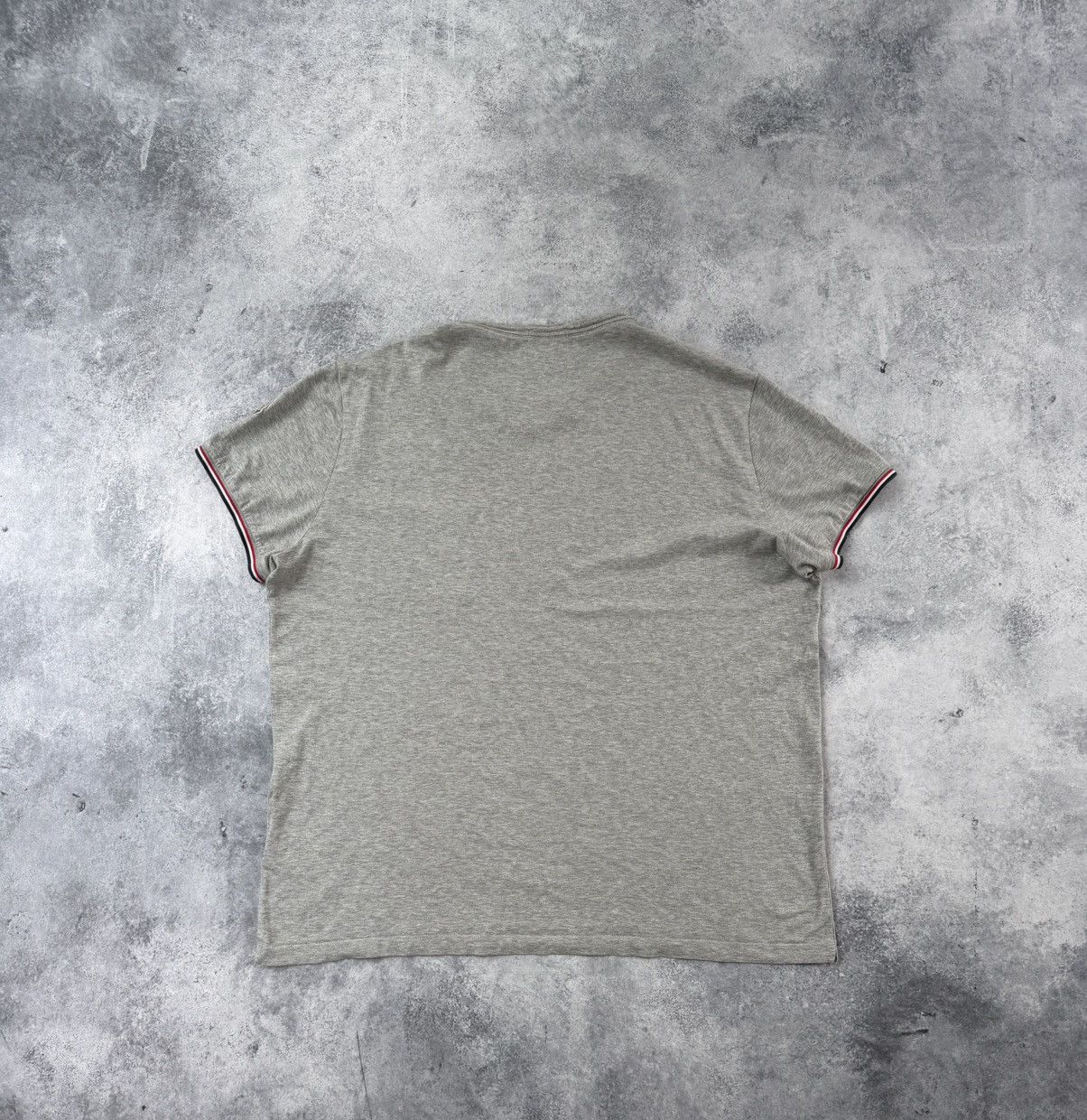 Moncler Moncler grey arm logo tee Size US XXL / EU 58 / 5 - 6 Thumbnail