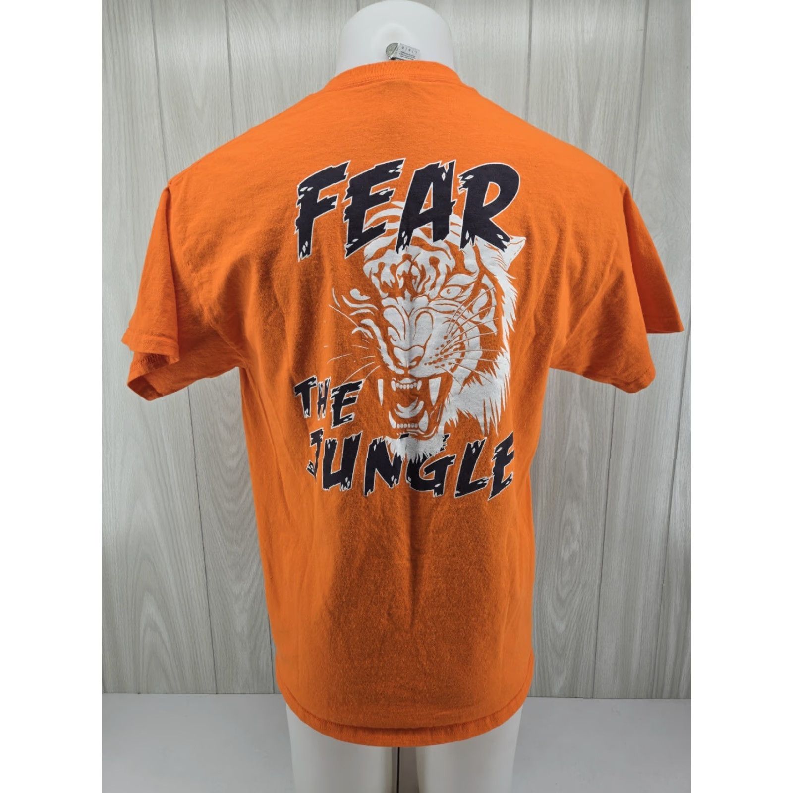 Gildan VINTAGE Full Moon Bar-B-Que Auburn Tigers Mens Large Orange Shirt Mens L Orange Moon Tigers Gildan Crew Neck Short Sleeve Cotton Blend Logo 90s Theme Size US L / EU 52-54 / 3 - 2 Thumbnail