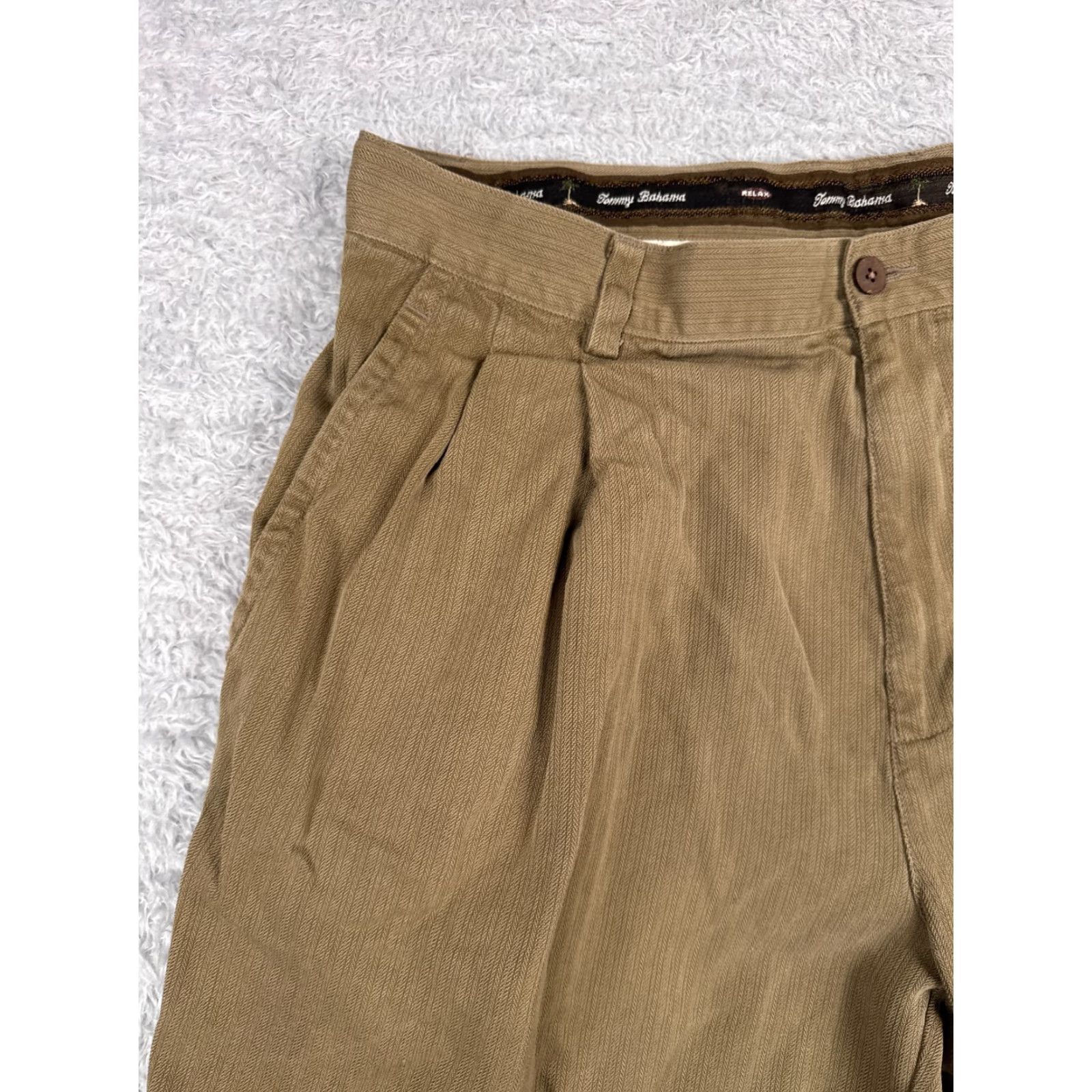 Tommy Bahama Tommy Bahama Shorts Men Bermuda 35 Brown Silk Pleated 100% Silk Beach Vacation 34x8 Bermuda Shorts Mens Size US 35 - 2 Thumbnail