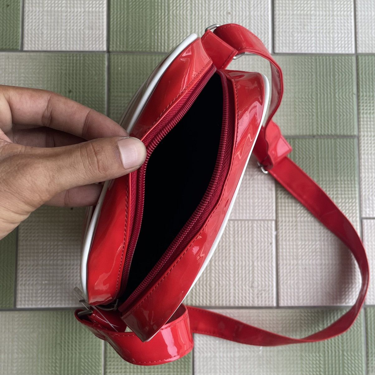 Coca Cola Coca Cola Red Vinly Crossbody Size ONE SIZE - 7 Thumbnail