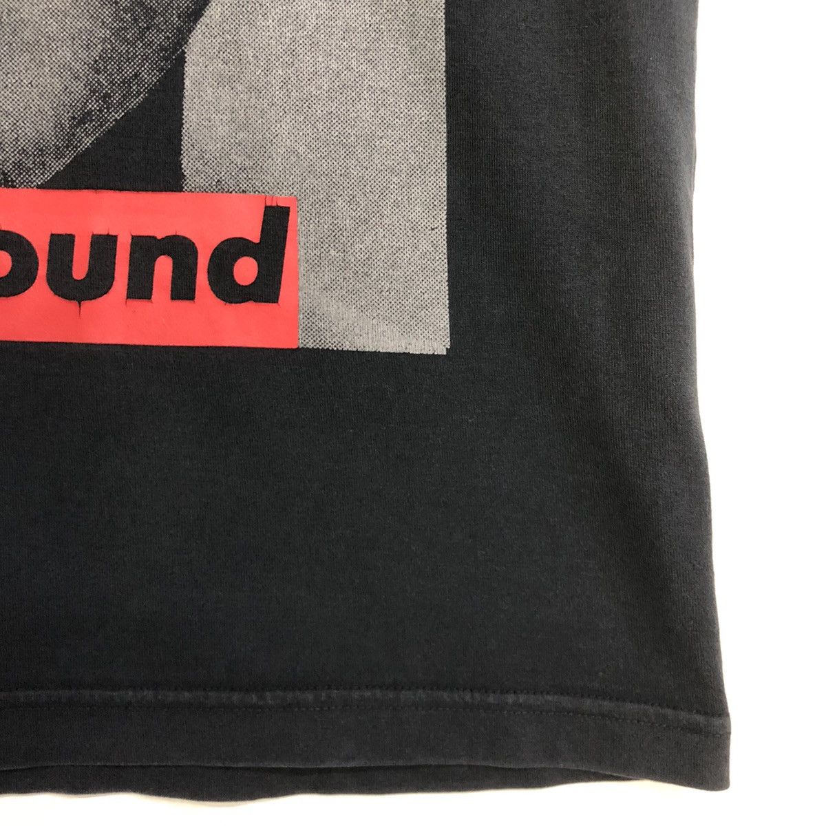 Barbara Kruger × Uniqlo Barbara Kruger Art X Uniqlo Your Body Is Battleground Tshirt Size US M / EU 48-50 / 2 - 7 Thumbnail