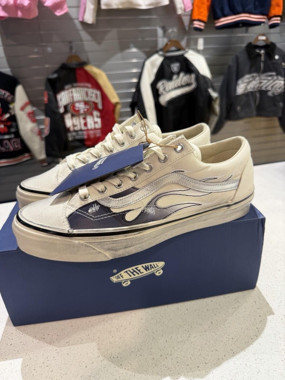 Vans Vans Old Skool 36 Flame Archive Pack Marshmallow (9) NEW Size US 9 / EU 42 - 7 Thumbnail