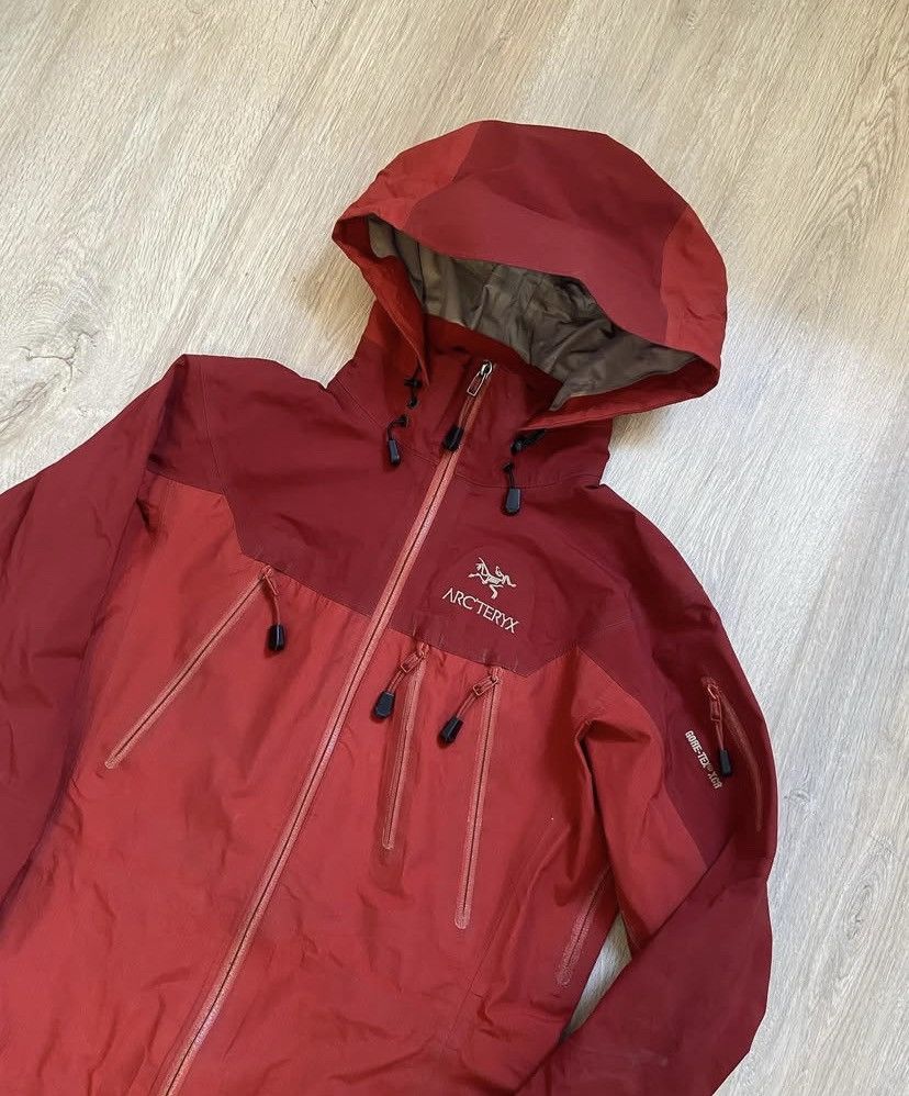 Arcteryx Gore-Tex XCR Shell Hooded Outdoor Hiking Jacket Red