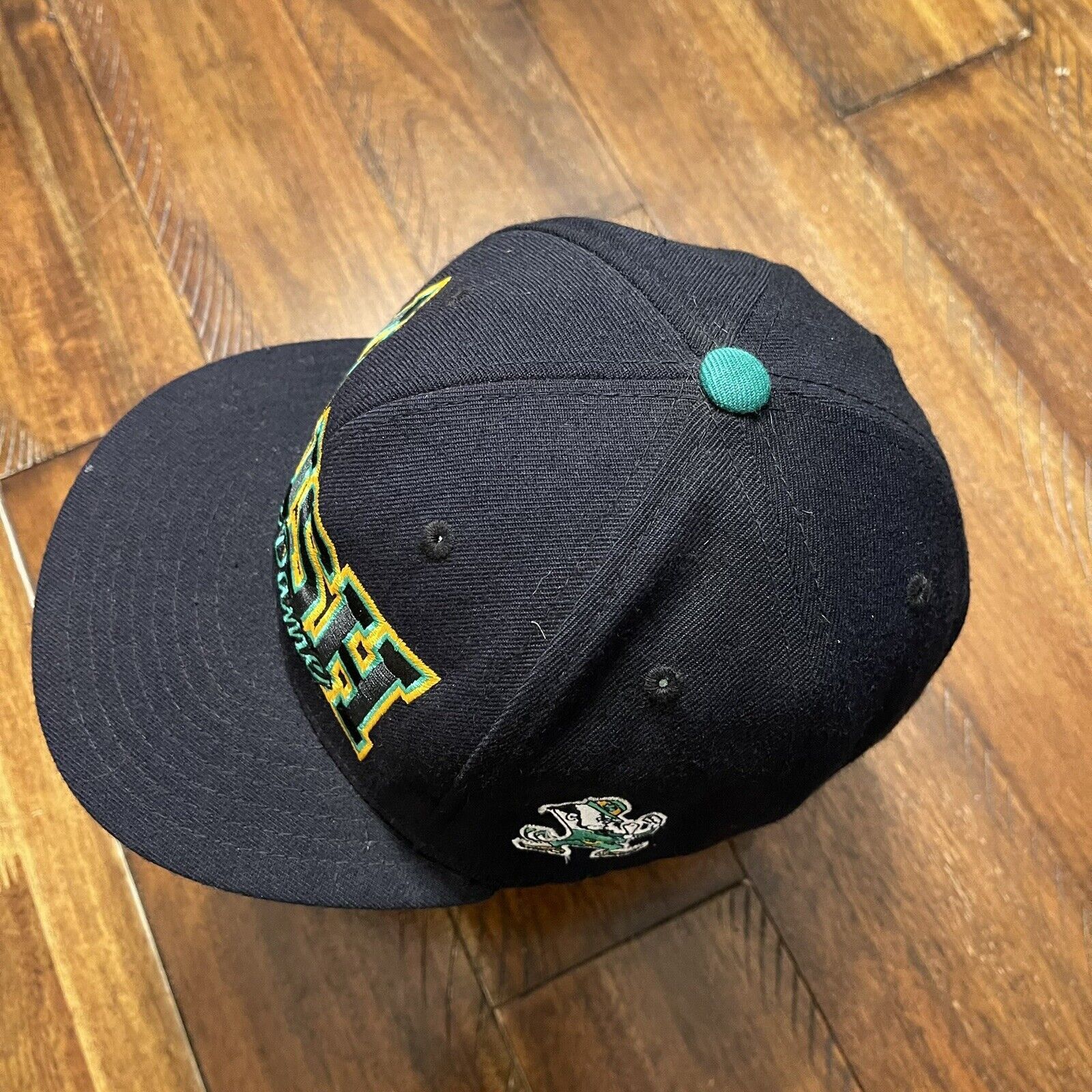Top Of The World Vtg Notre Dame Irish Embroidered Snapback Hat Top The World Size ONE SIZE - 5 Thumbnail