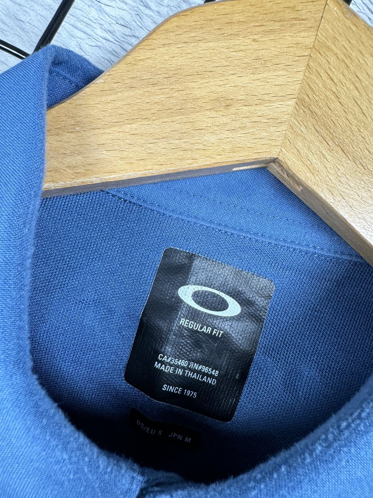 Oakley × Vintage Vintage Oakley Blue Center Logo Polis Streetwear S size Size US S / EU 44-46 / 1 - 4 Thumbnail