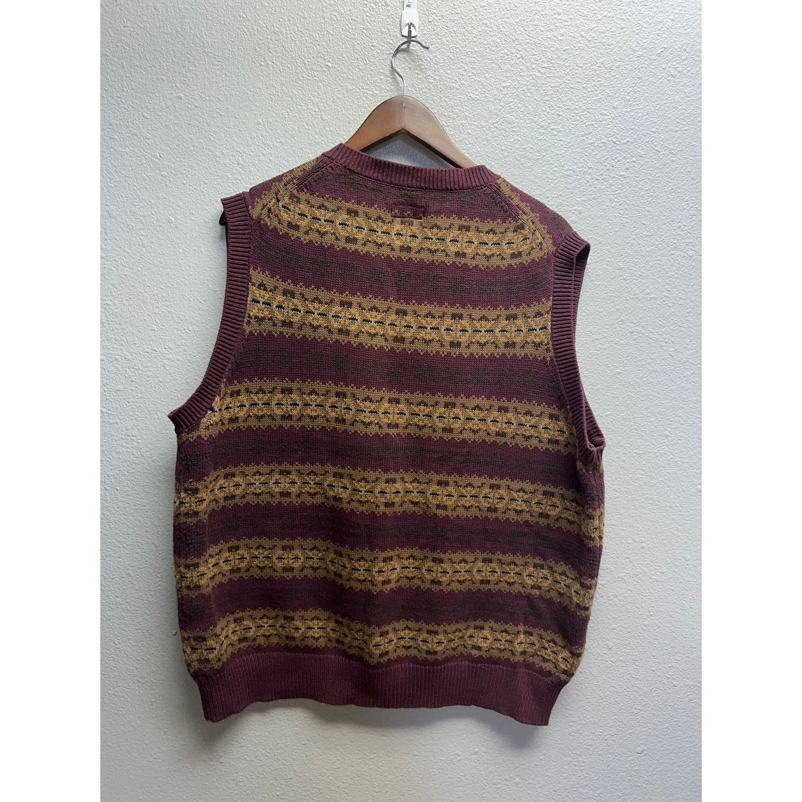 St. Johns Bay St. Johns Bay Sweater Vest Maroon Gold Design V Neck X-Large Size US XL / EU 56 / 4 - 7 Thumbnail