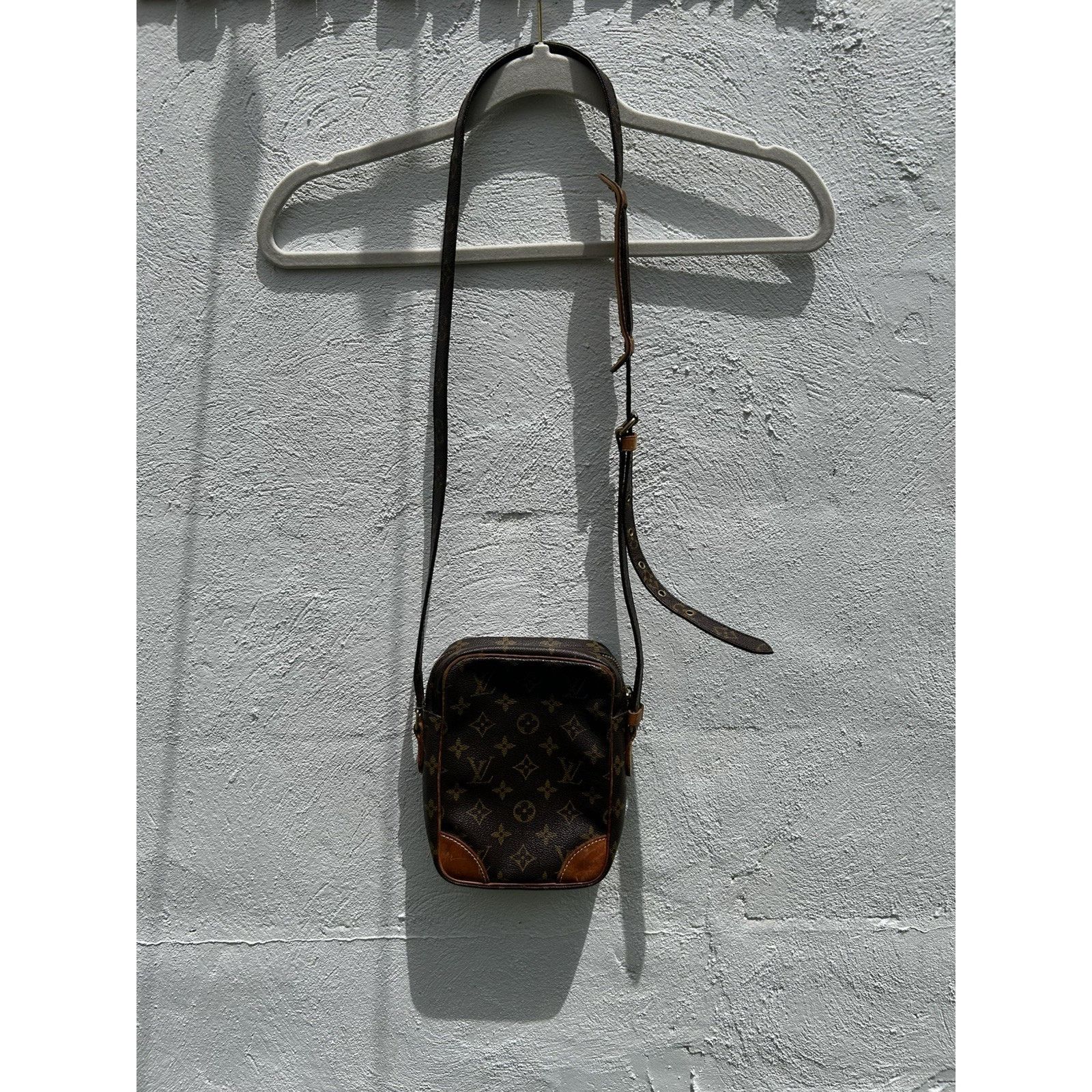 Louis Vuitton Authentic LOUIS VUITTON LV Monogram Leather DANUBE Crossbody Size ONE SIZE - 2 Thumbnail