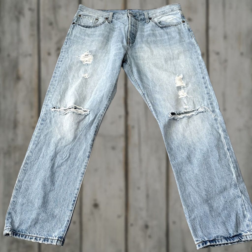 Levi's VINTAGE Levi's 501 Jeans Mens Regular Blue Distressed Button Fly Tapered Denim 36x29 Jeans Size US 32 / EU 48 - 1 Thumbnail