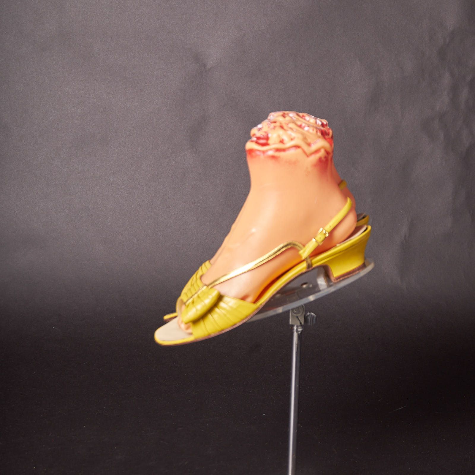 Vintage 1970s Joseph Larose Yellow and Gold Sandals Heels Shoes Size US 6 / IT 36 - 3 Thumbnail