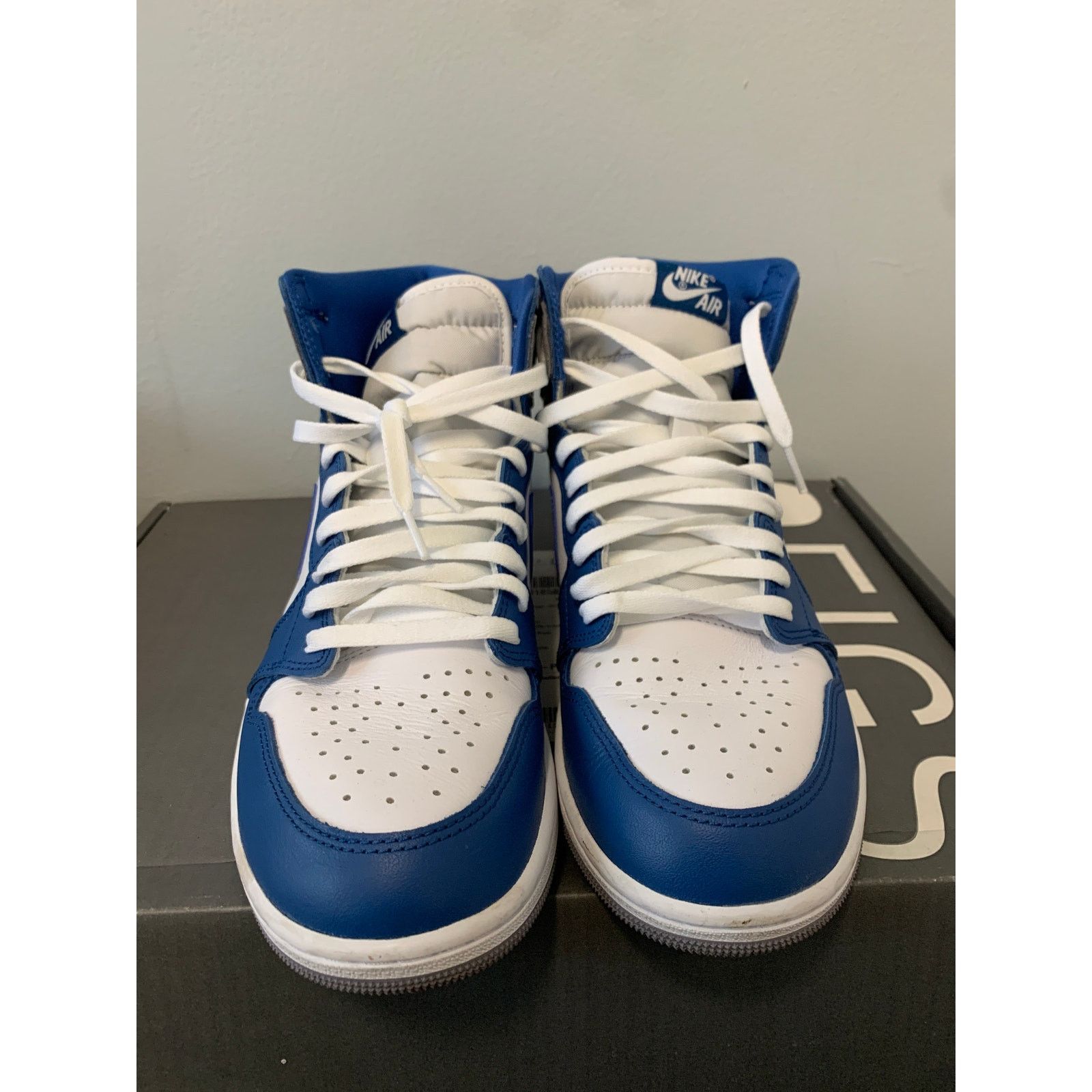 Nike Nike Air Jordan 1 Retro High OG True Blue Size 11 Used Size US 11 / EU 44 - 2 Thumbnail