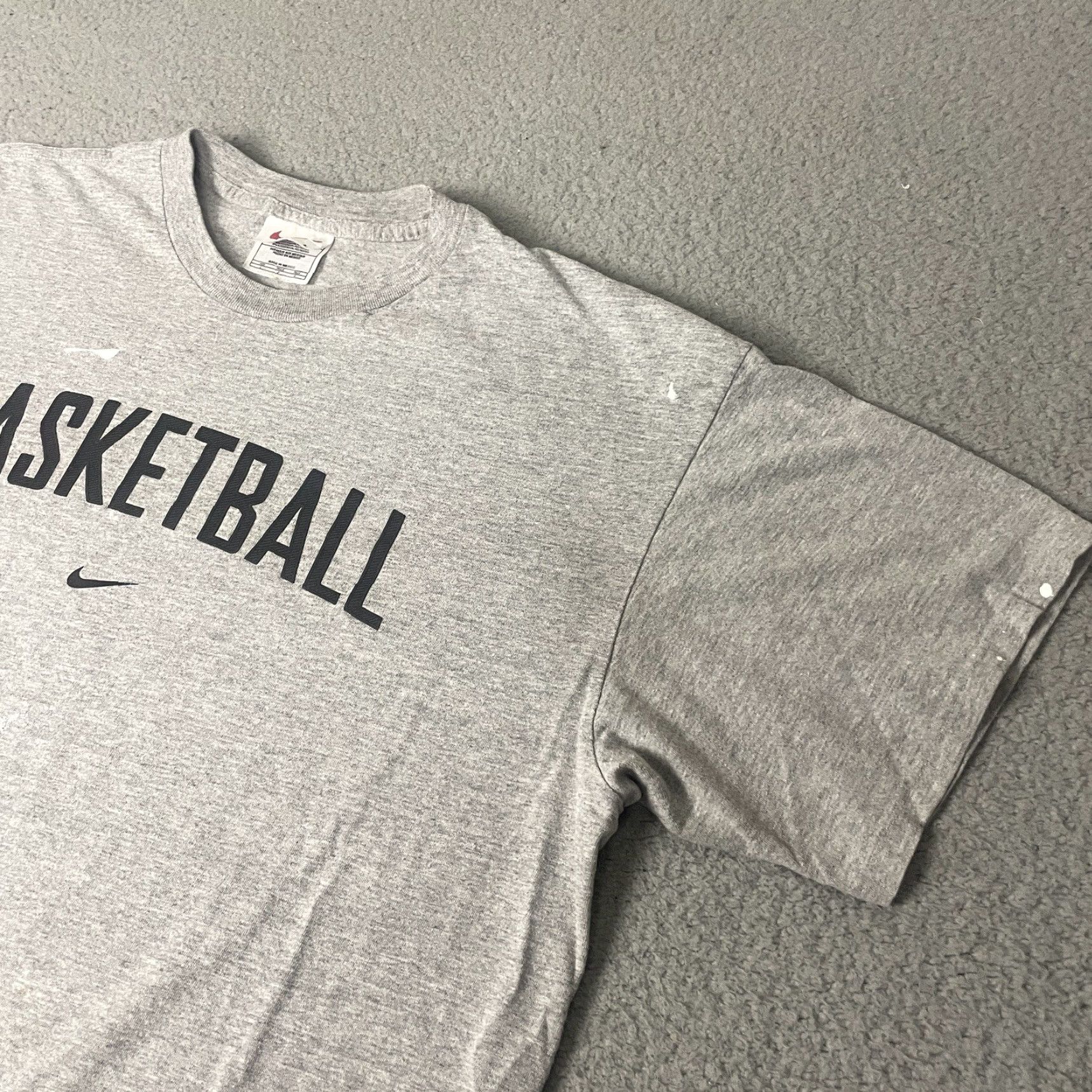 Nike VINTAGE Nike Basketball Tshirt Adult L Grey Distressed Spellout Swoosh Vtg L Mens 90s Size US L / EU 52-54 / 3 - 6 Thumbnail