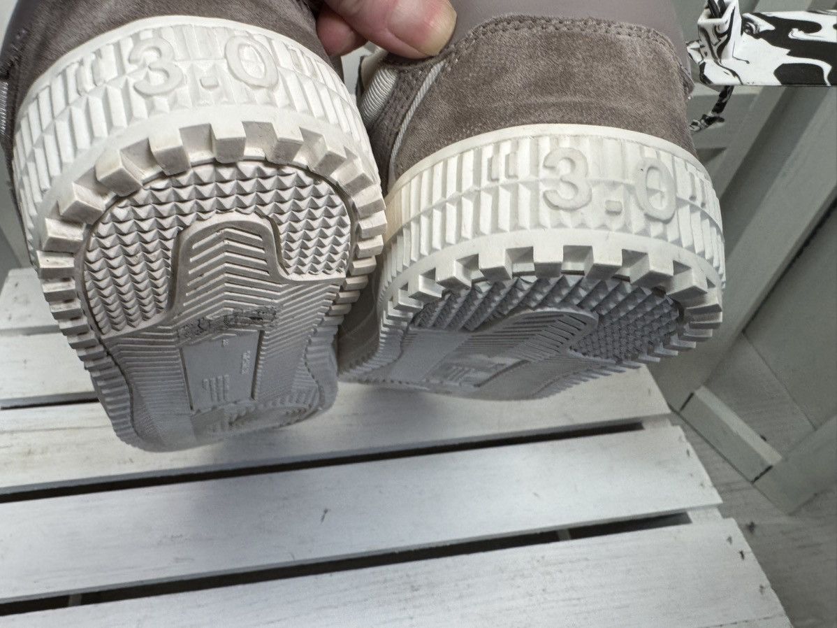 Off-White Off-White Off-Court 3.0 Floating Arrow White Grey tried on Size US 9 / IT 39 - 9 Thumbnail