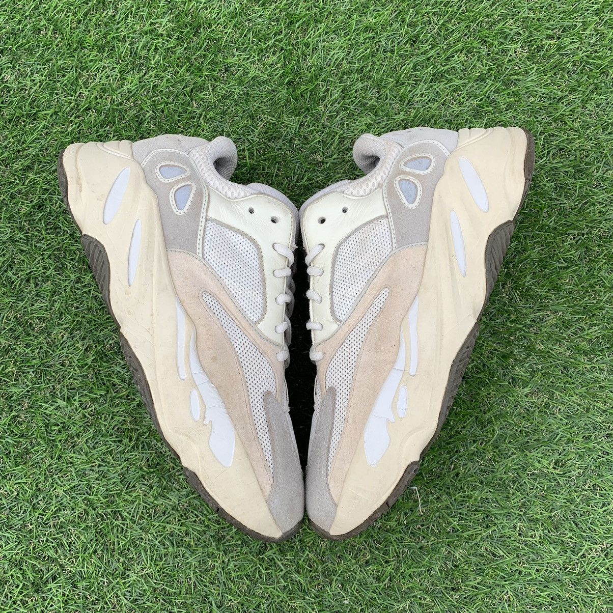 Adidas × Kanye West Yeezy Boost 700 Analog Size US 9.5 / EU 42-43 - 2 Thumbnail