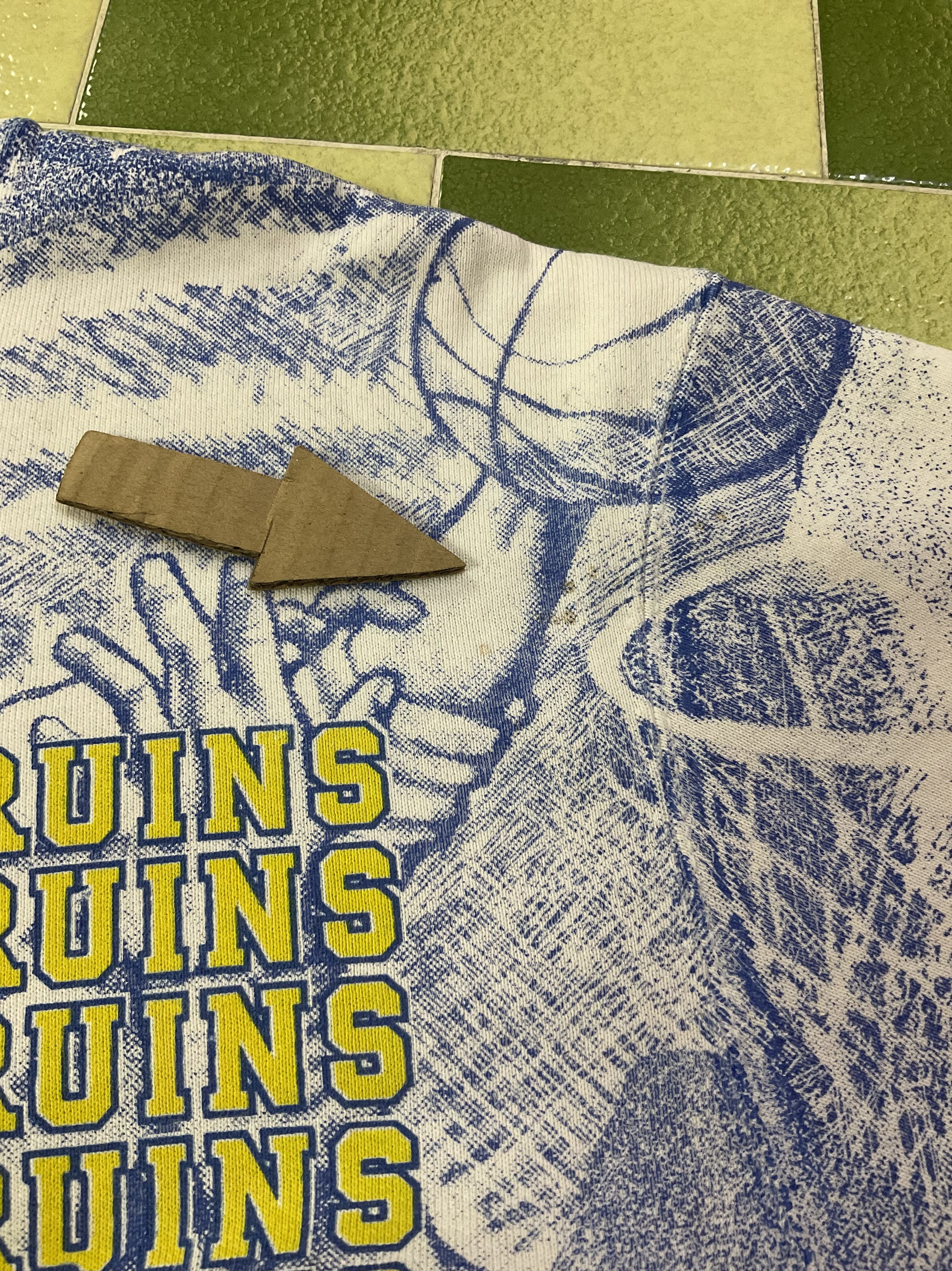 NCAA Vintage 90s UCLA Bruins Basketball All Over Print Sweatshirt Size US L / EU 52-54 / 3 - 9 Thumbnail