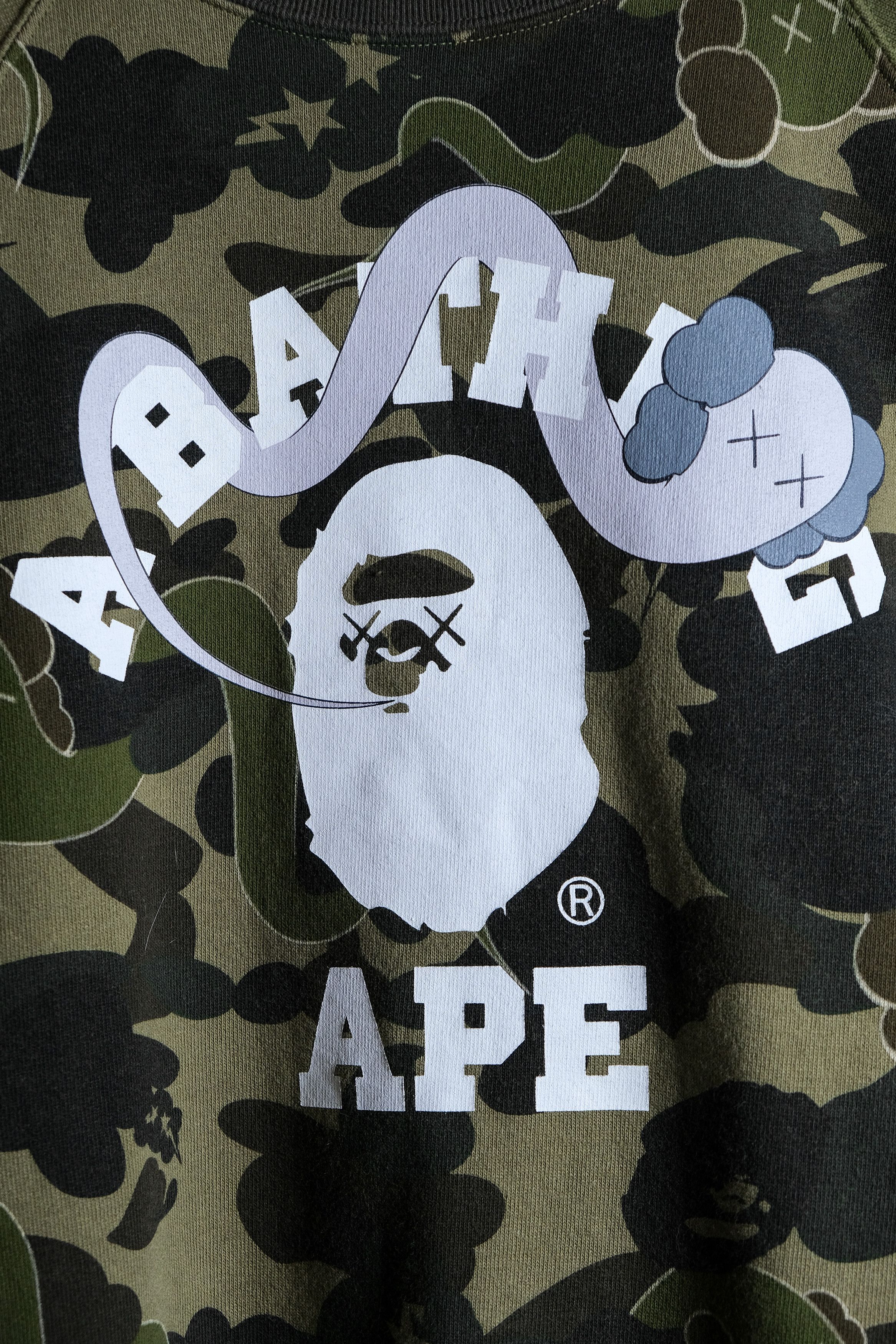 Bape A Bathing Ape BAPE x KAWS Bendy 1st Camo Short Sweatshirt Size M / US 6-8 / IT 42-44 - 3 Thumbnail