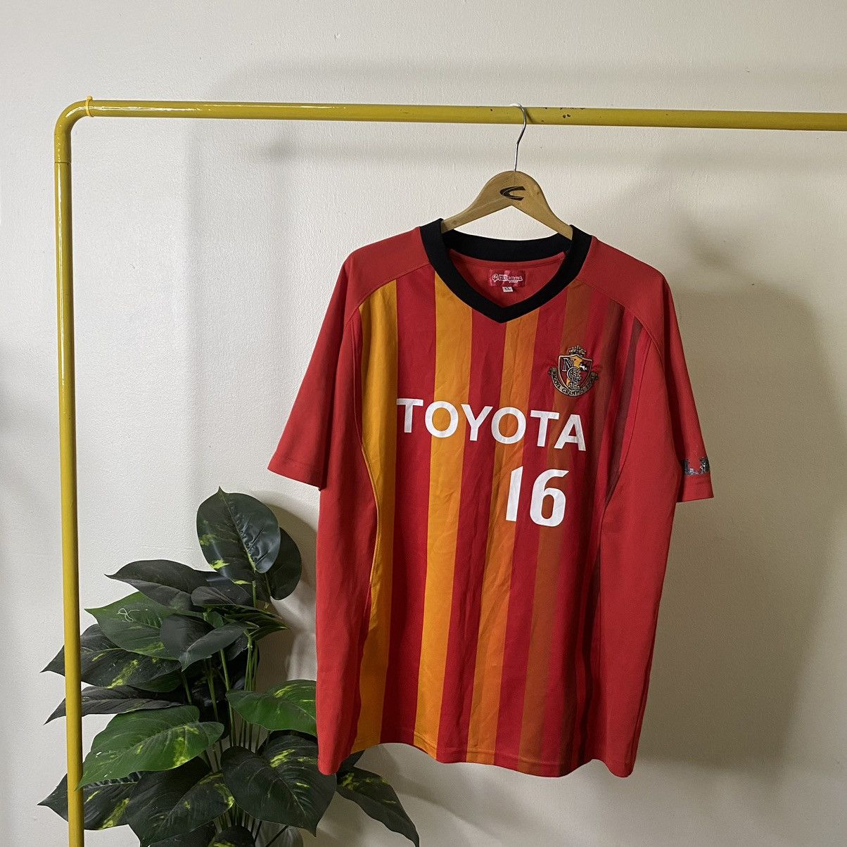 Japanese Brand Vintage Grampus Eight J League Home Football Shirt Size US L / EU 52-54 / 3 - 1 Thumbnail