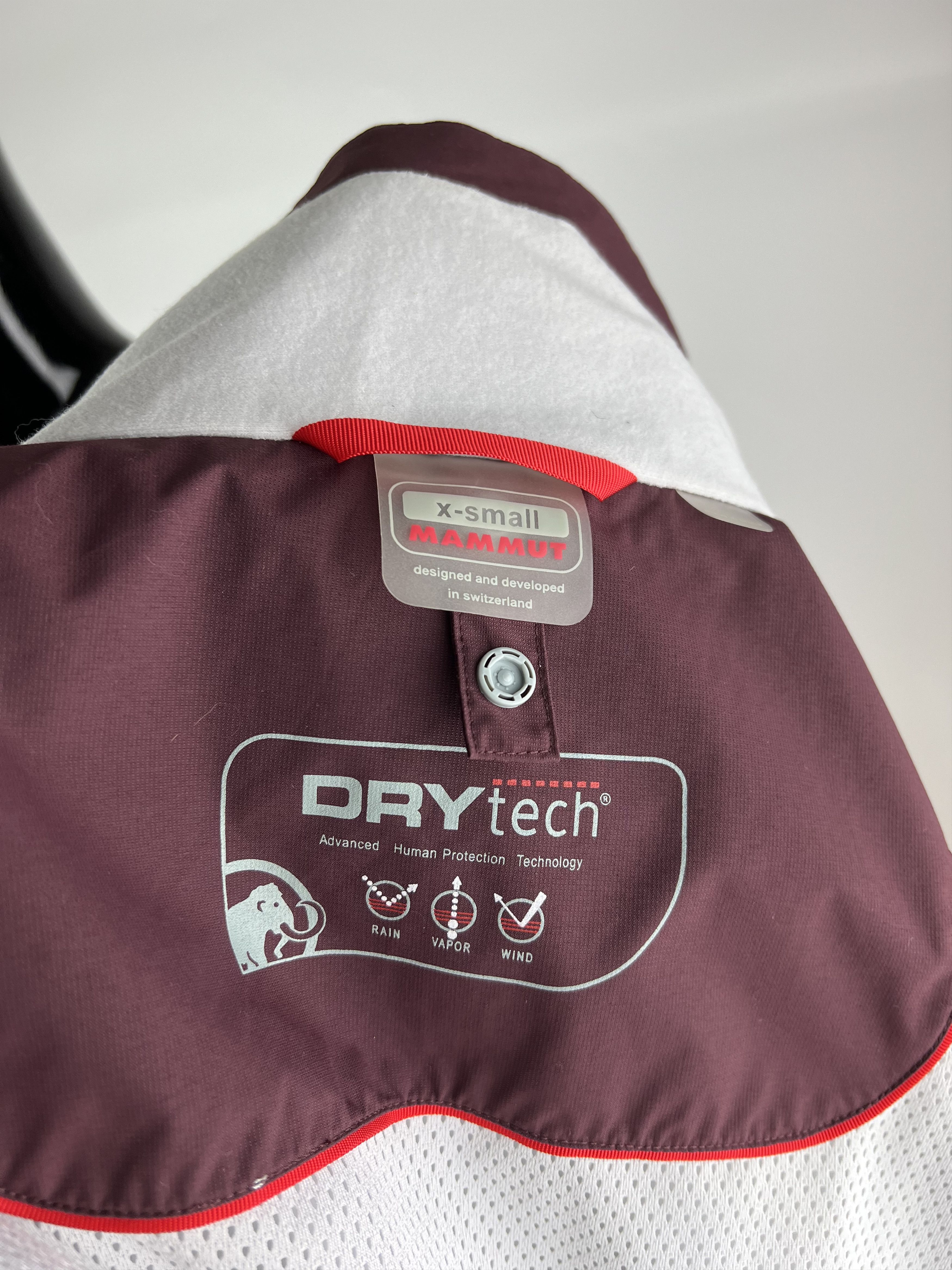 Mammut Mammut Dry Tech Waterproof Hooded Jacket Size XS Size XS / US 0-2 / IT 36-38 - 12 Thumbnail