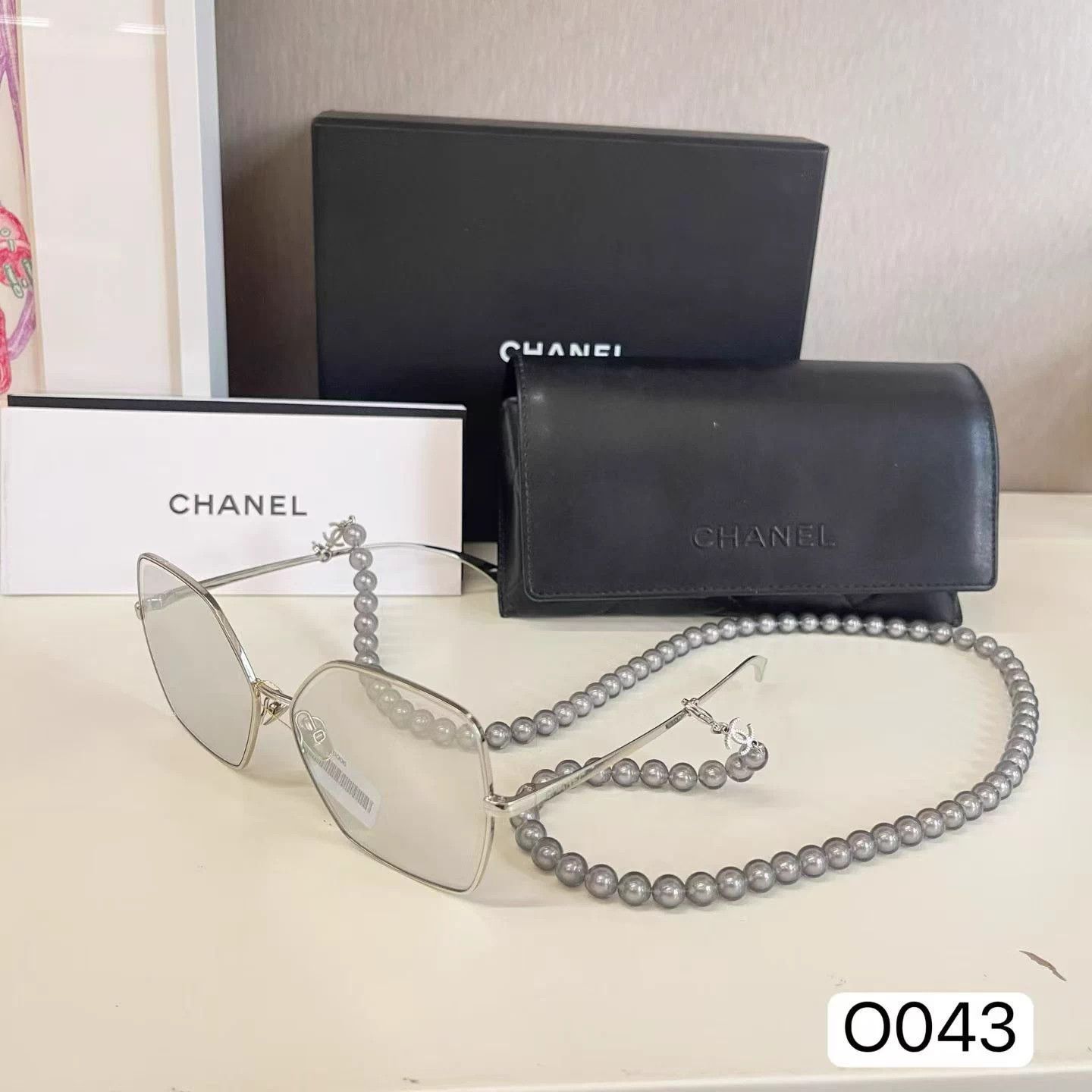 Chanel Chanel Gray Pearl Chain Sunglasses Like New On Sale O043 Size ONE SIZE - 2 Thumbnail