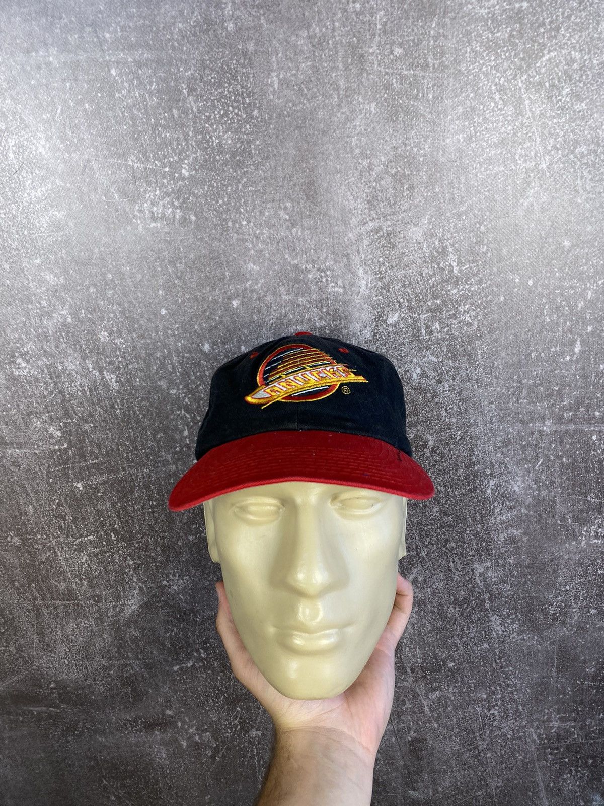 NHL Vintage SnapBack hat Vancouver Canucks cap starter Size ONE SIZE - 1 Thumbnail