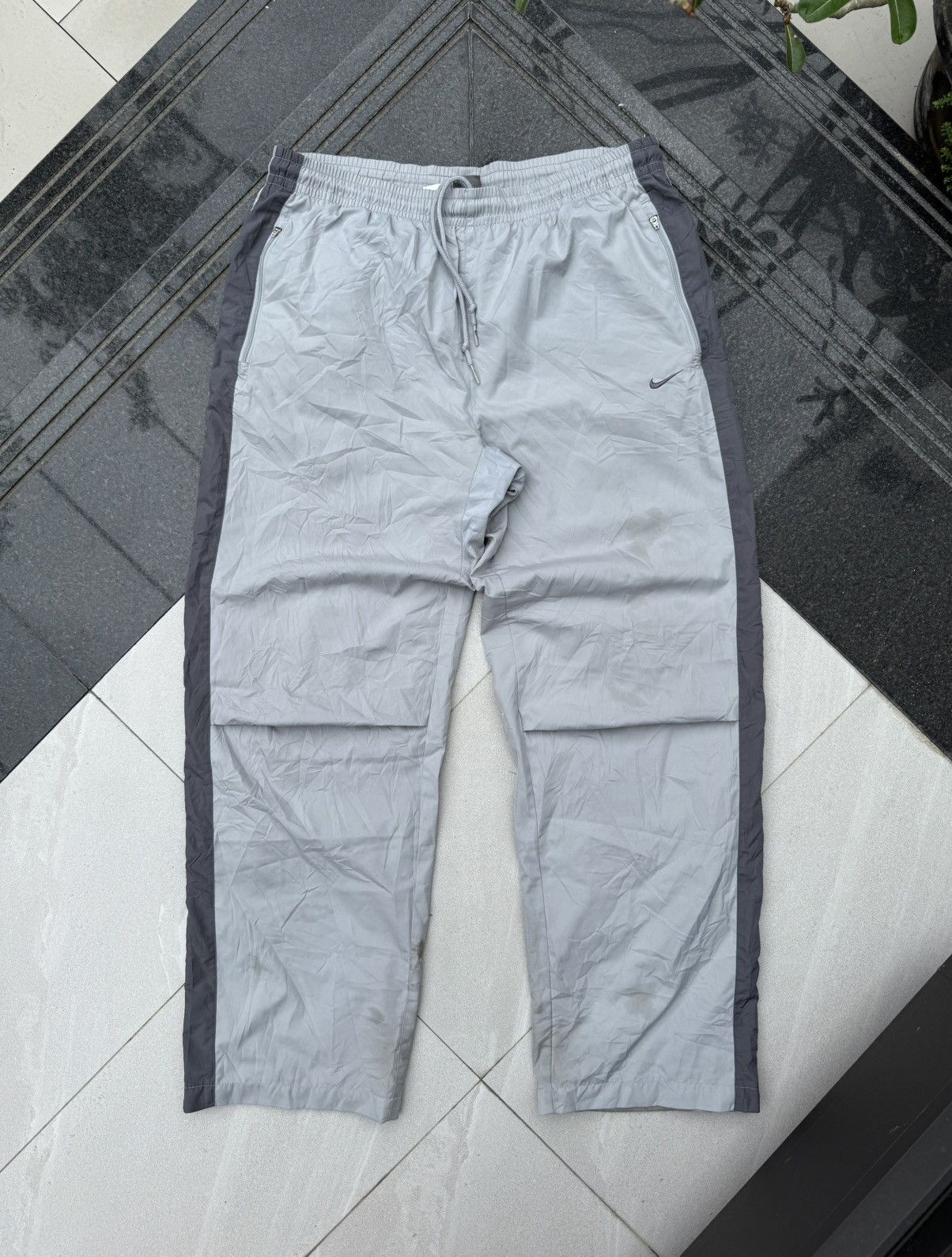 Nike 90’s NIKE RARE SWOOSH MULTI LOGO VINTAGE NYLON TRACK PANTS Size US 34 / EU 50 - 3 Thumbnail
