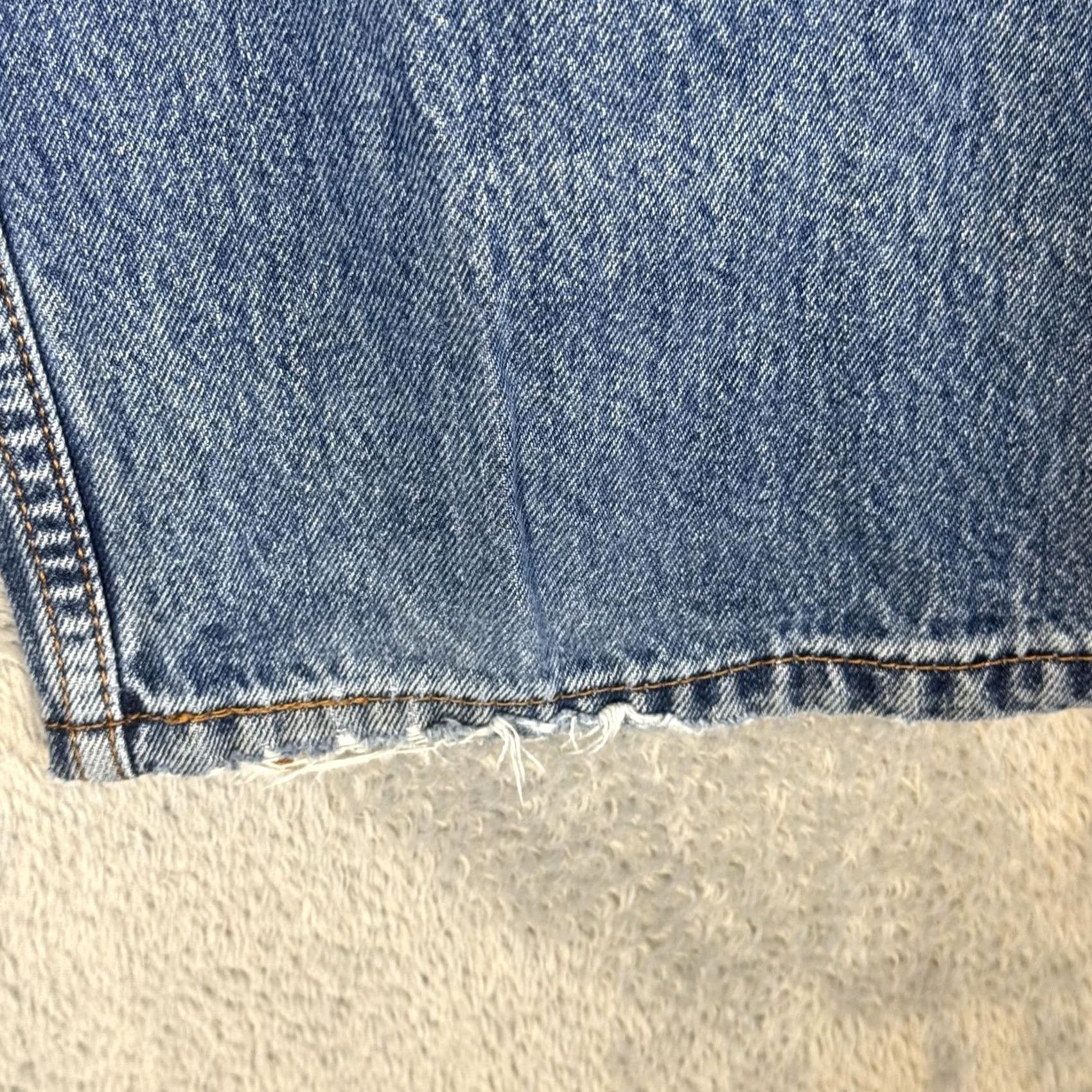 Levi's VINTAGE Levi's 505 Jeans Mens 35x30 Blue Denim Straight Leg 100 Cotton Classic Size US 35 - 7 Thumbnail