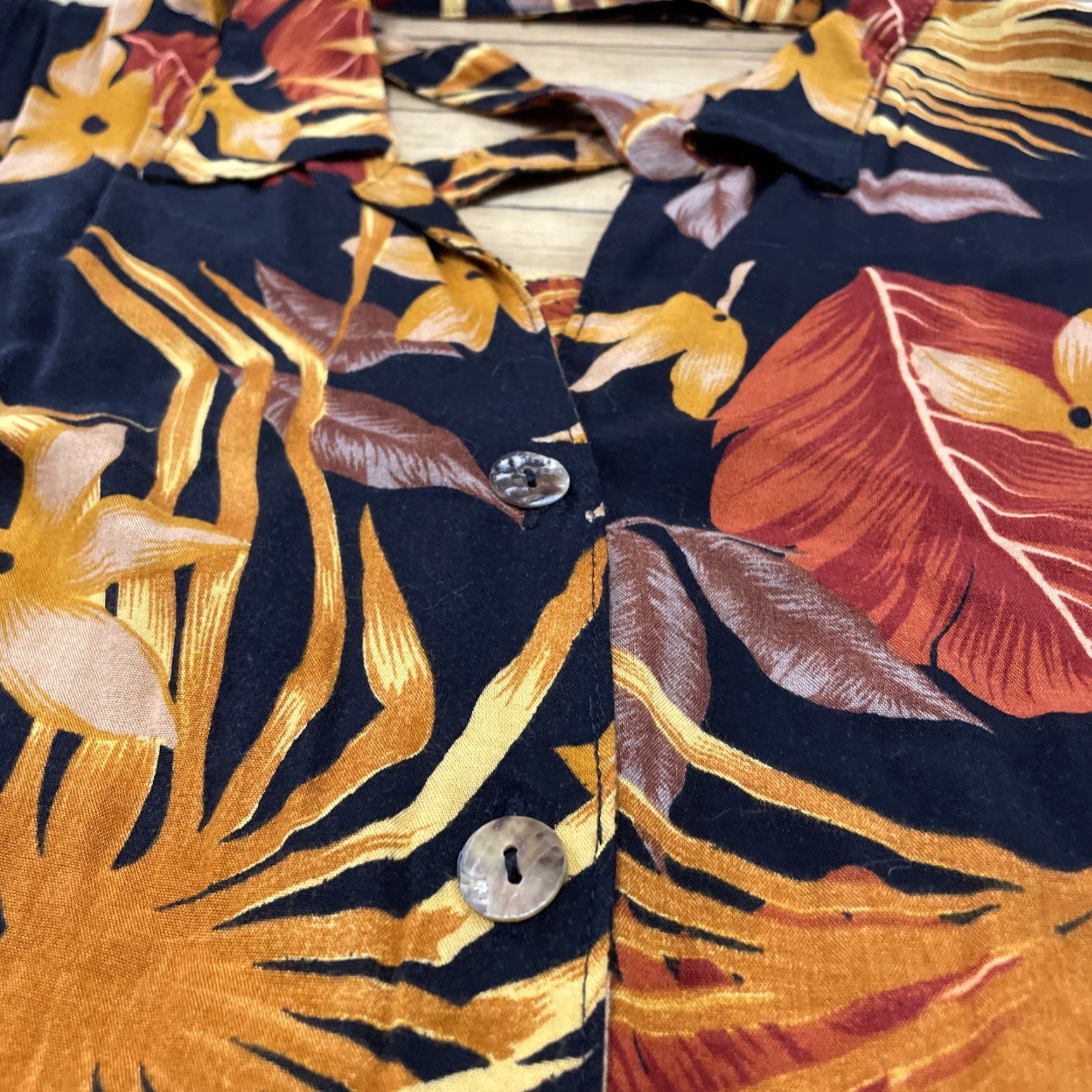 Vintage VINTAGE California Krush Hawaiian Dress Women L Floral Sleeveless Button Front Collared Midi Casual Travel Black Orange Red accents Womens Size L / US 10 / IT 46 - 6 Thumbnail