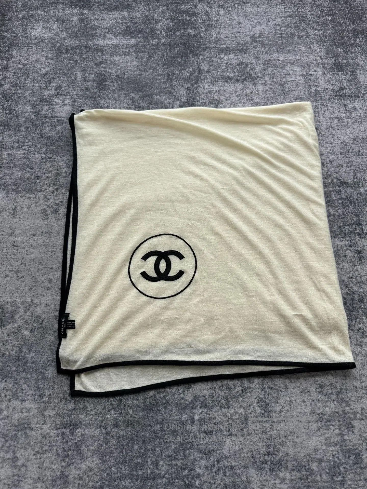 Chanel Chanel Beige Cashmere Oversized Shawl. Size ONE SIZE - 1 Thumbnail