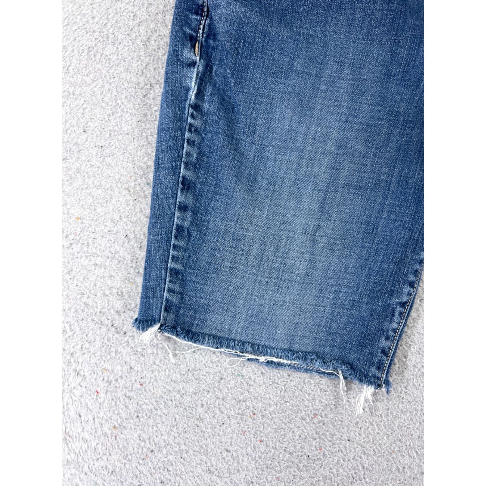 Madison Madison Denim Cutoff Shorts Womens 10 Blue Mid Rise 29x9 Stretch Casual Size 32" / US 10 / IT 46 - 3 Thumbnail