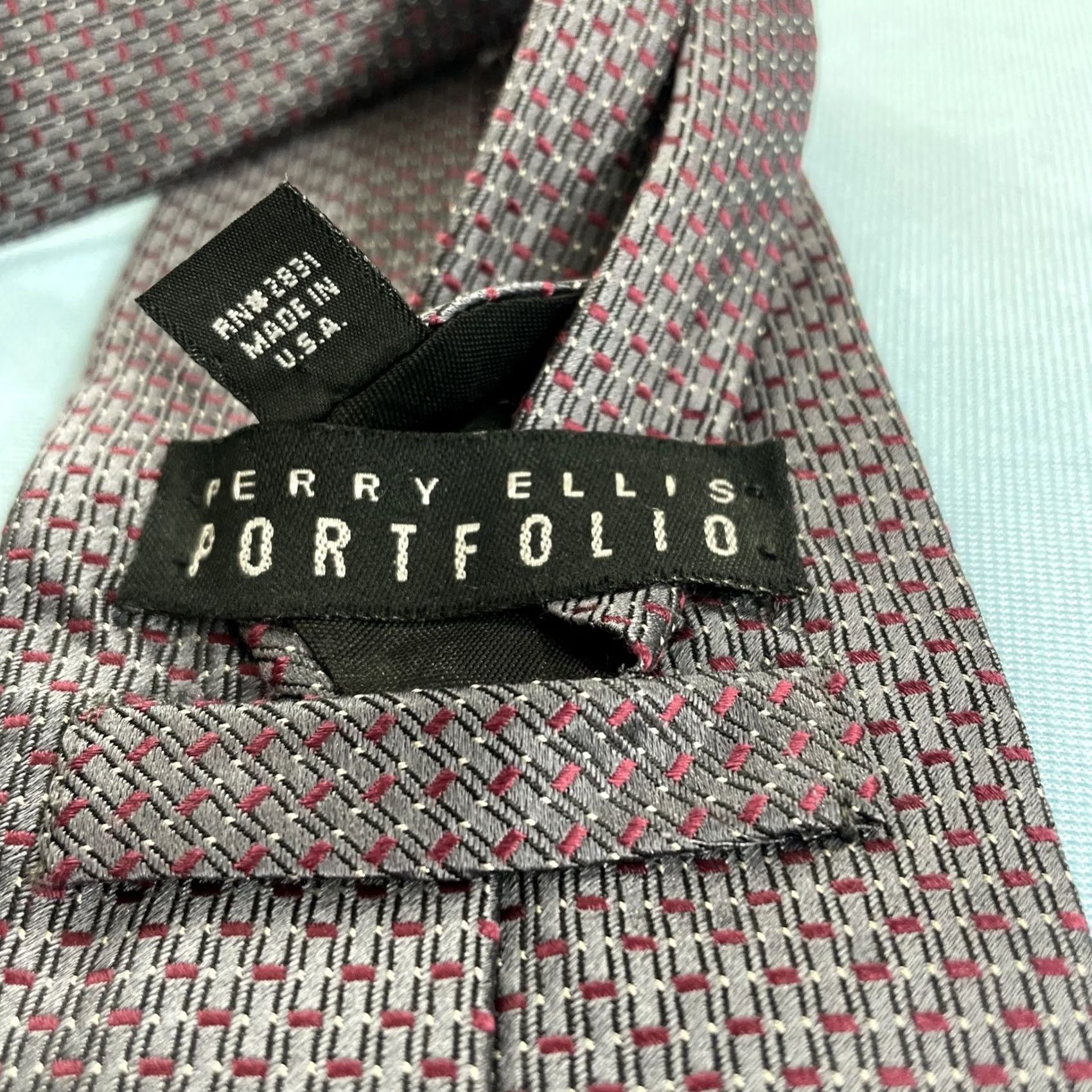 Sperry VINTAGE Necktie Perry Ellis Woven Silk Tie Art Deco Chain Gray Red Exec 4x61 Mens Tie Silk Woven Vintage 90s USA Size ONE SIZE - 7 Thumbnail