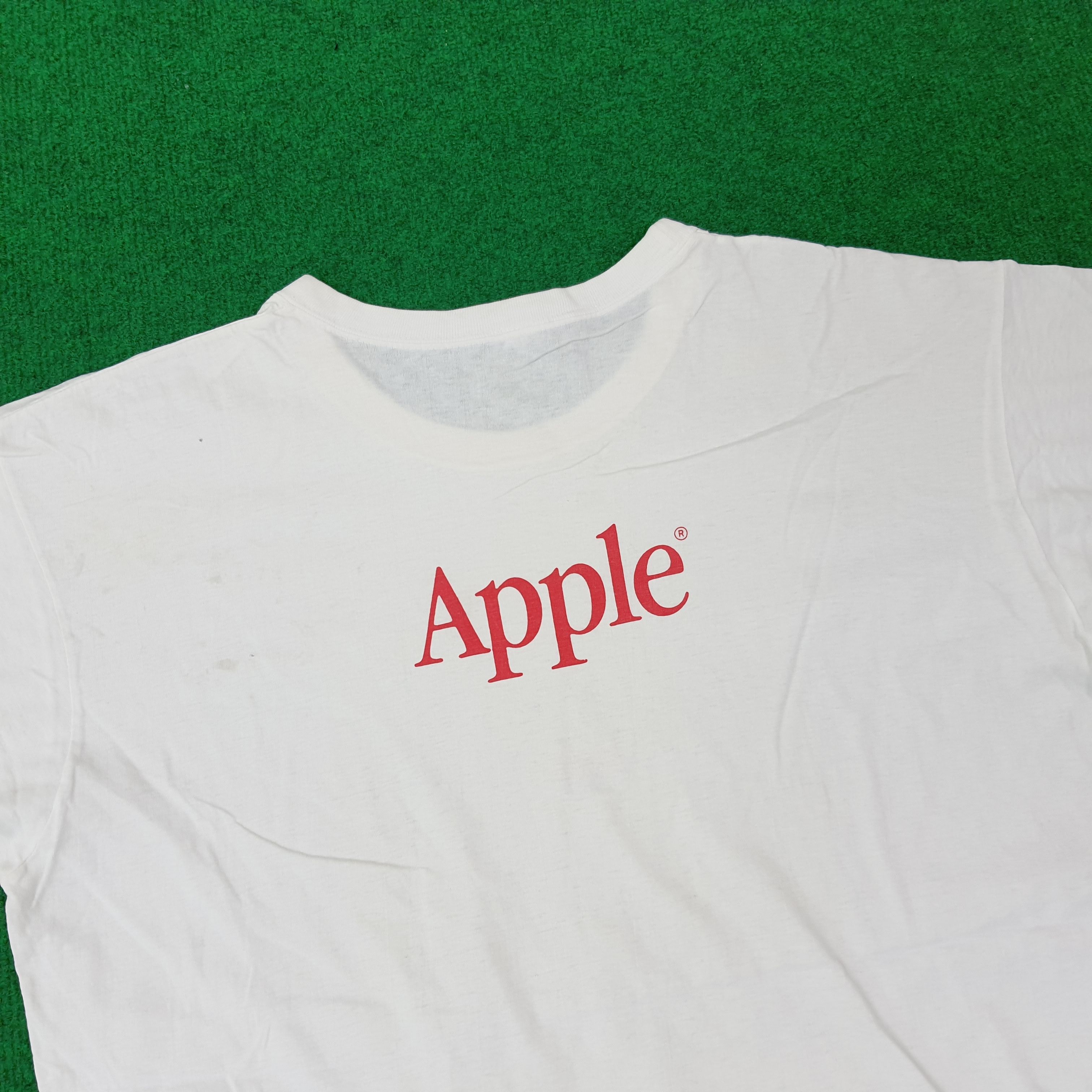 Apple Vintage Macintosh by Apple Product Tshirt C259N10 Size US M / EU 48-50 / 2 - 4 Thumbnail