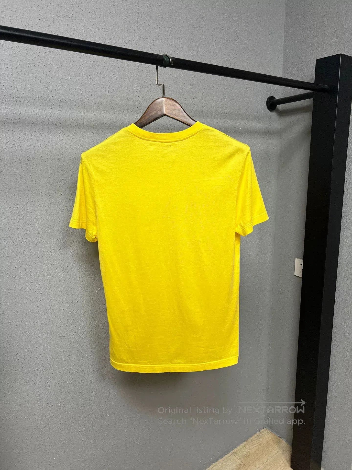 Louis Vuitton LV Yellow Logo Short-Sleeve T-Shirt. Size XS / US 0-2 / IT 36-38 - 2 Thumbnail