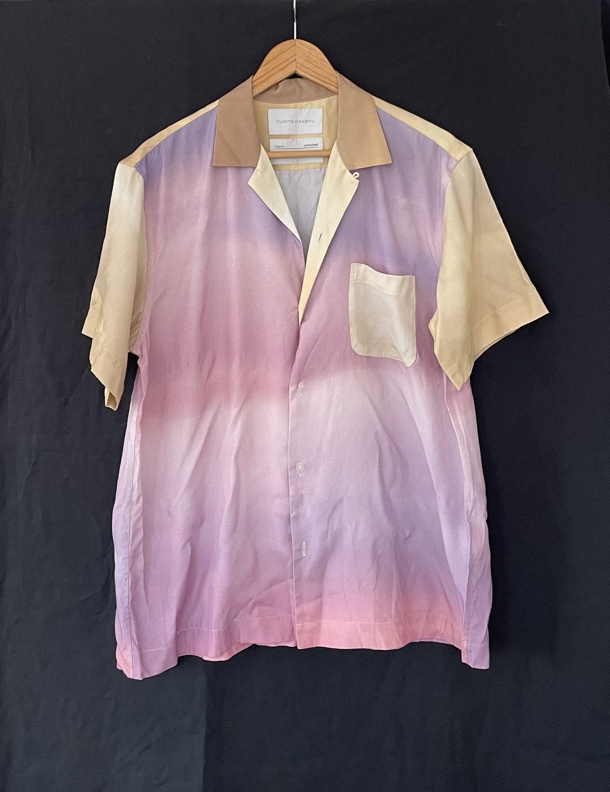 Gradient pleated short- sleeved shirt