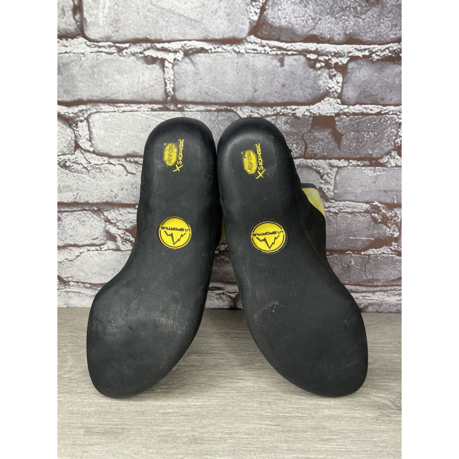 La Sportiva La Sportiva Vibram Miura Black Synthetic Yellow Climbing Sho Size US 10.5 / EU 43-44 - 19 Thumbnail