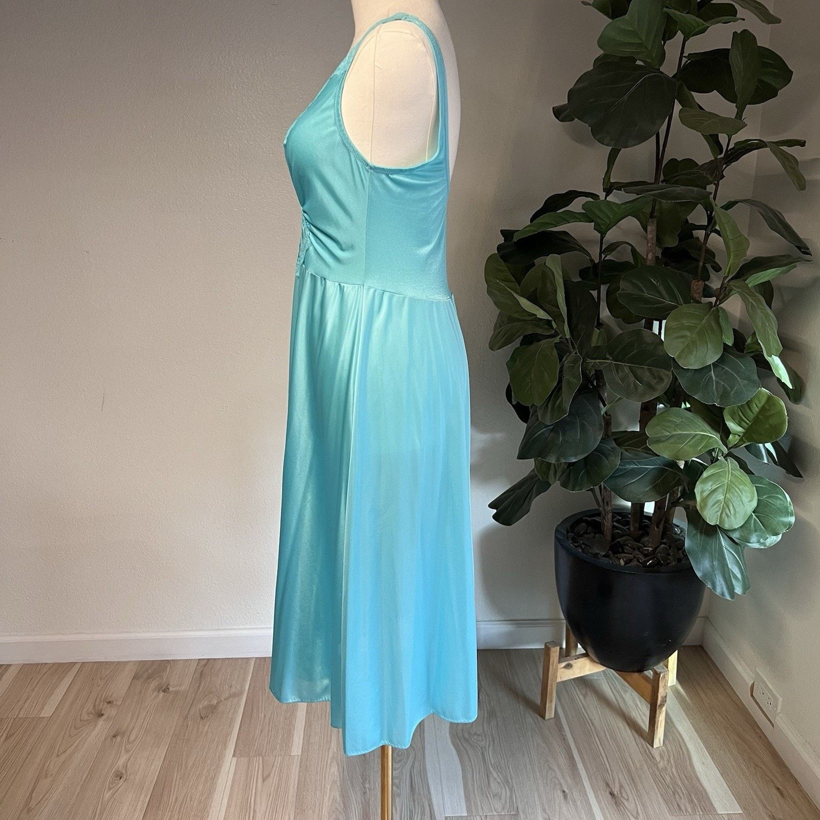 Other OLGA Bodysilk Peignoir Lace Trimmed Nightgown (L) Coquette Size ONE SIZE - 3 Thumbnail